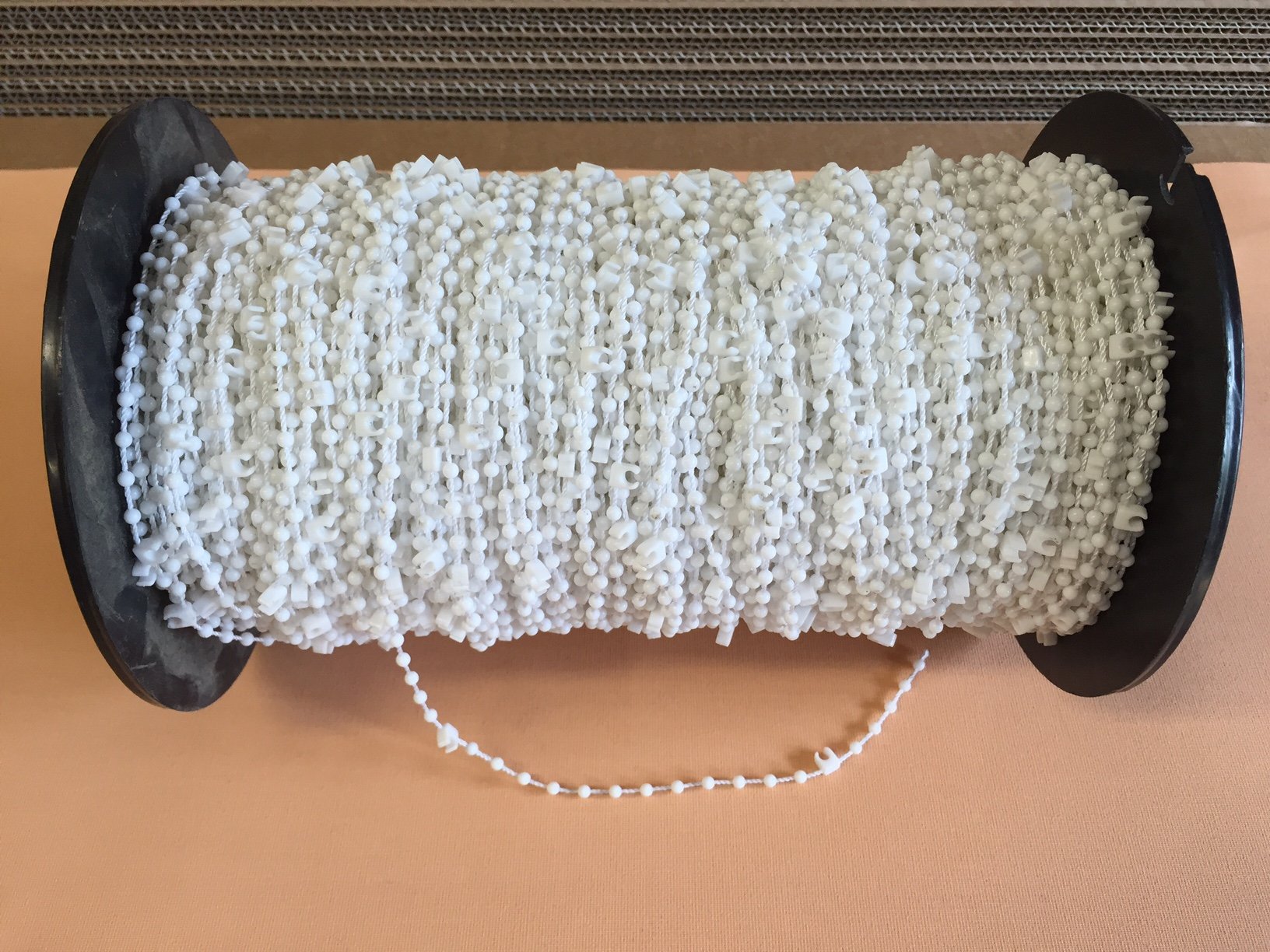 100 Stück Clips mit Kette/Abstandskette/Verbindungskette für 127 mm Vertikaljalousie - Lamellen Vorhang Vorhang-Lamellen weiß aus Kunststoff