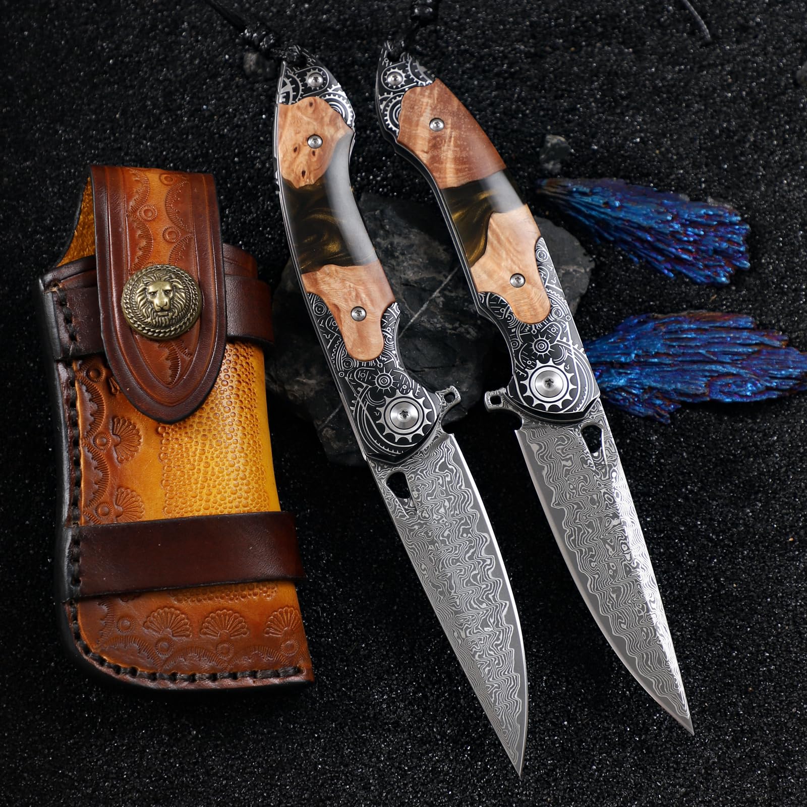 Handgefertigt Damaszener Stahl Taschenmesser, 3,5 „ Klingen Männer und Frauen Klappmesser, mit Lederscheide, Harz und Ahorn Griff, geeignet für Outdoor EDC tragen, Camping Abenteuer Jagd
