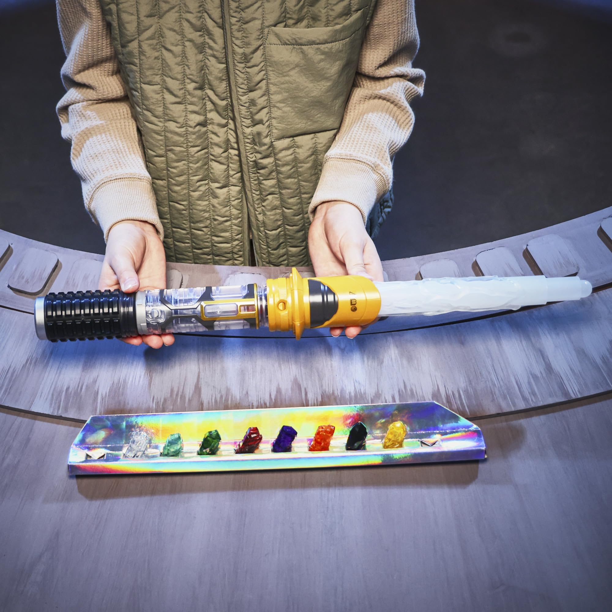 Star Wars Power-Kristall Lichtschwert, 7 Farben & 10 Kristalle, 50+ Farbwechsel-Kombinationen, Lichter & Geräusche, Spielzeug für Jungen und Mädchen ab 4 Jahren