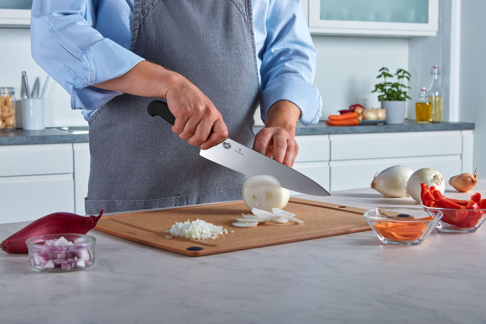 Victorinox, Swiss Classic 10 Inch Chef's Knife, Straight Edge, Black — Amazon image 5
