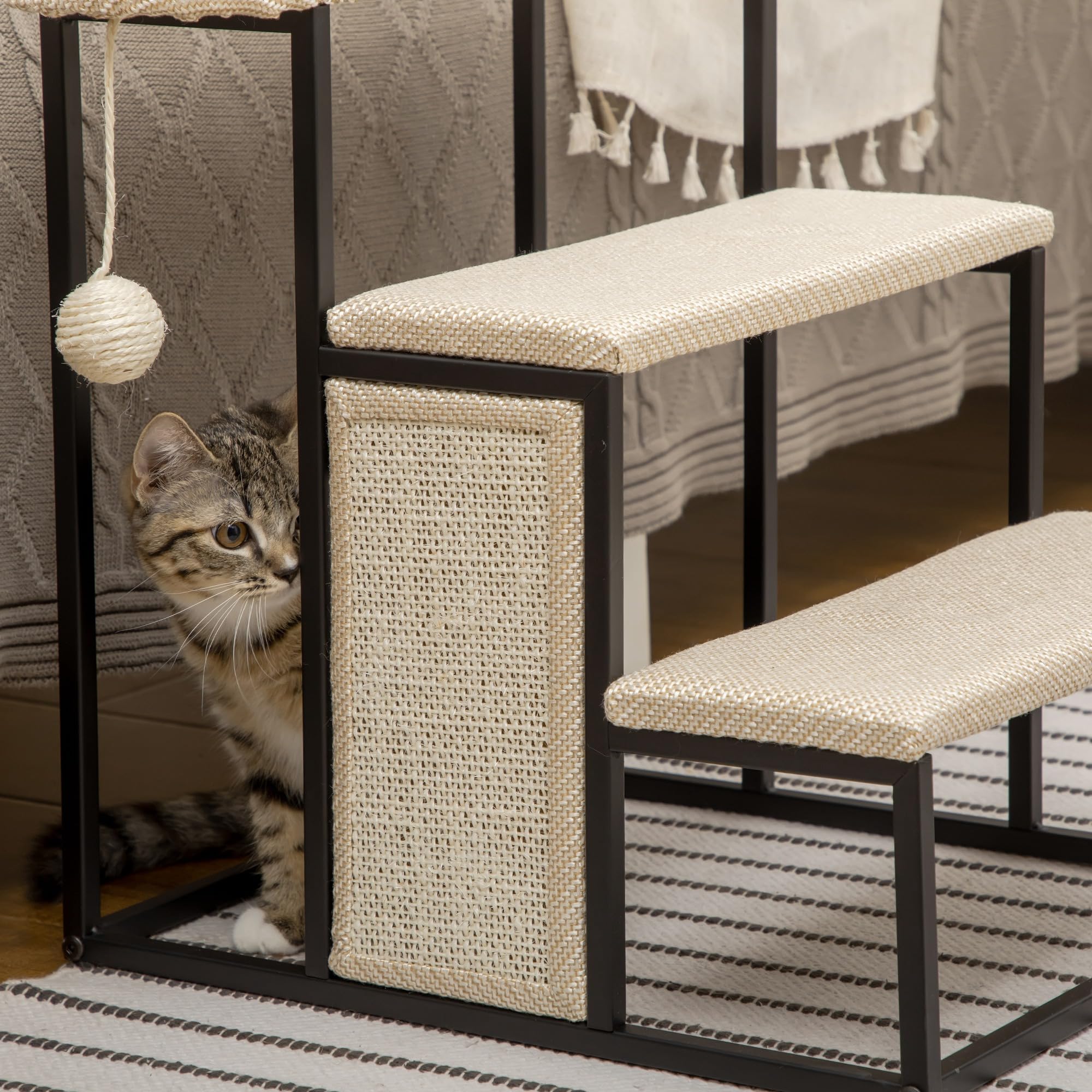 PawHut Escalera para Perros de 3 Niveles Escalera para Mascotas con 3 Escalones Bola Colgante Tablero de Rascar y Marco de Acero 47x45x47 cm Crema y Negro