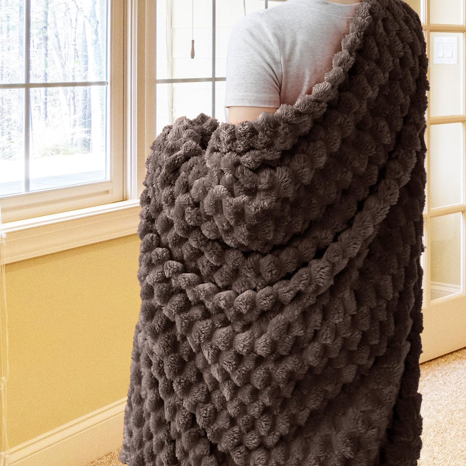 Vessia Flannel Fleece Twin Blanket, 3D Jacquard Brown Fuzzy and Warm Blanket for Couch, Sofa, Bed, 300GSM Super Soft Touch Cozy Home Decor for All Seasons (60x80 inches) - Image 4