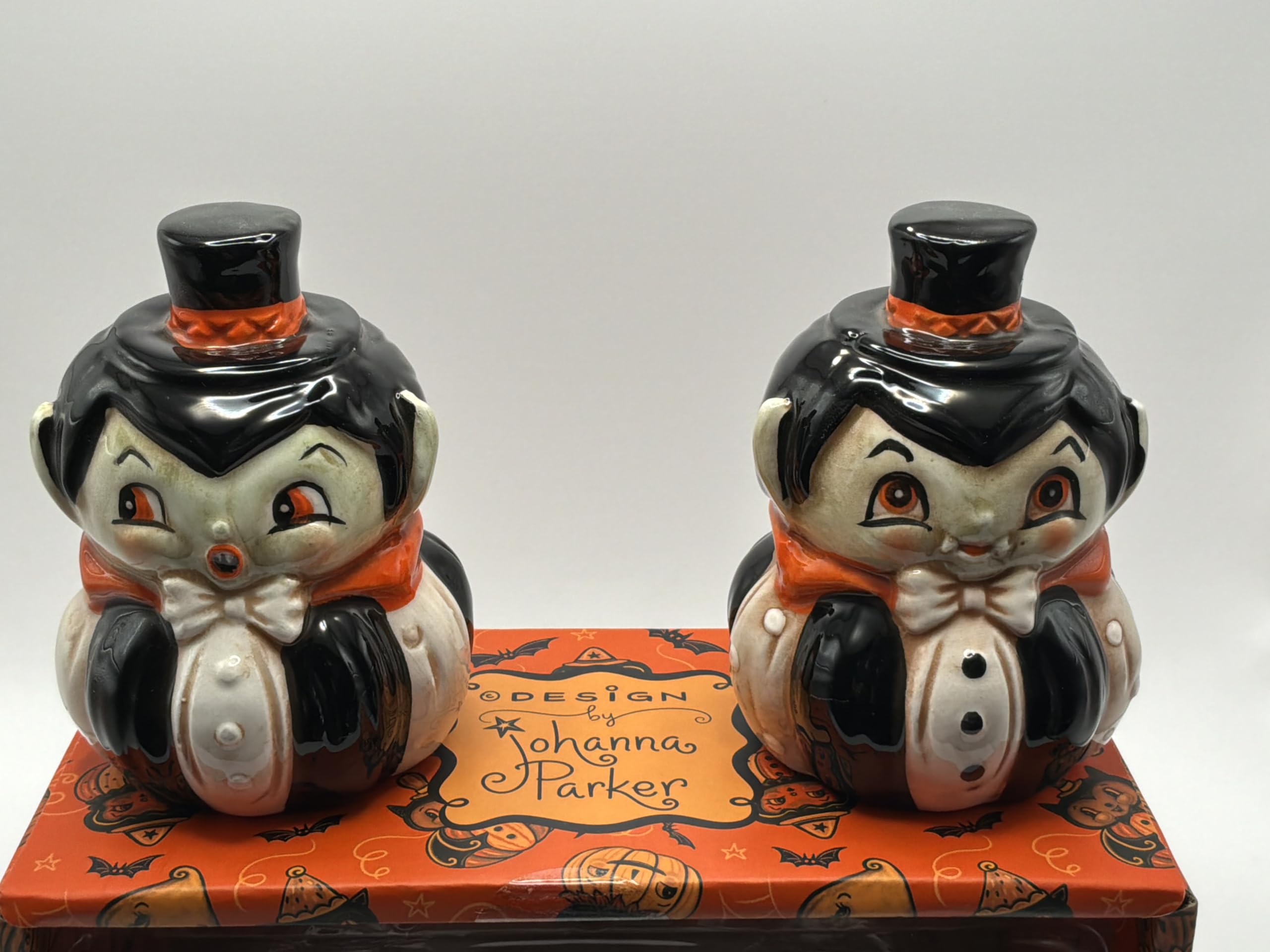 Vampiro Halloween Sale e pepe Shaker Set. Circa 8,9 cm di altezza Lo scolorimento è normale per questa linea di prodotti