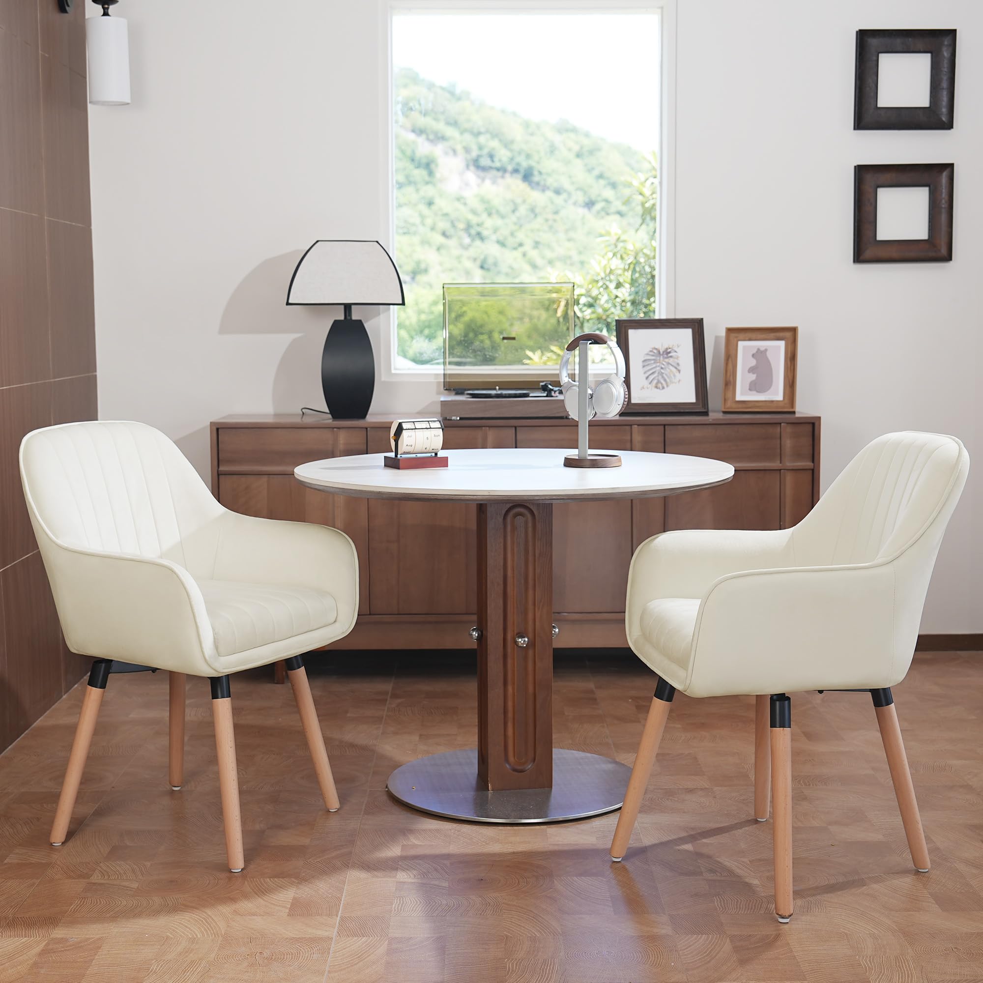 ELUCHANG Silla de Comedor Pack 4, 360°Giratoria, 12cm Grosor Sillones con Reposabrazos Altos, Crema Terciopelo Silla para Cocina, Salón, Dormitorio, Carga Máx. 150 kg, Patas de Madera