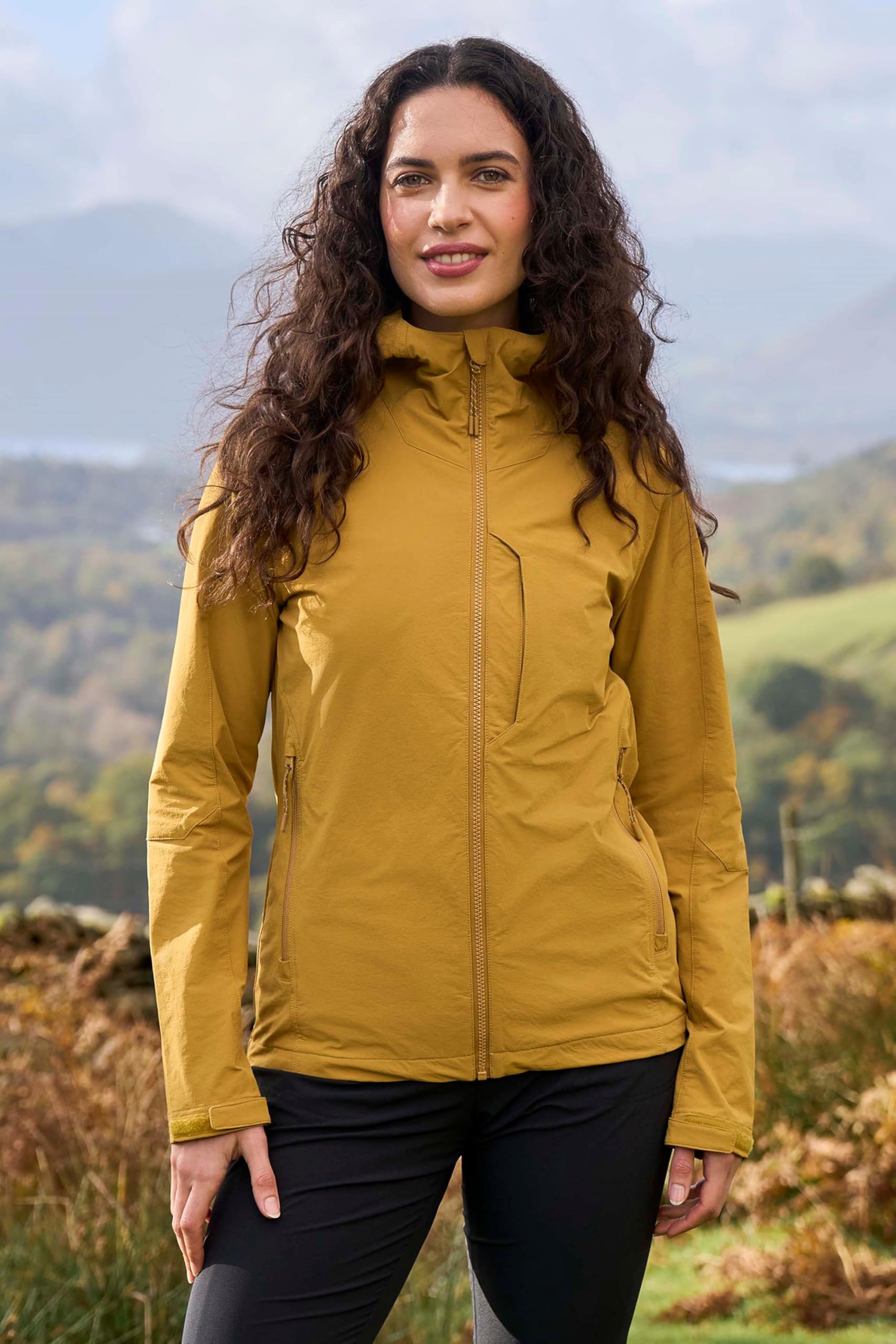 Mountain Warehouse Retreat Verstaubare Softshelljacke für Damen – Wasserabweisende, Leichte Jacke mit Windschutz – Frühling, Sommer, Wandern und Reisen