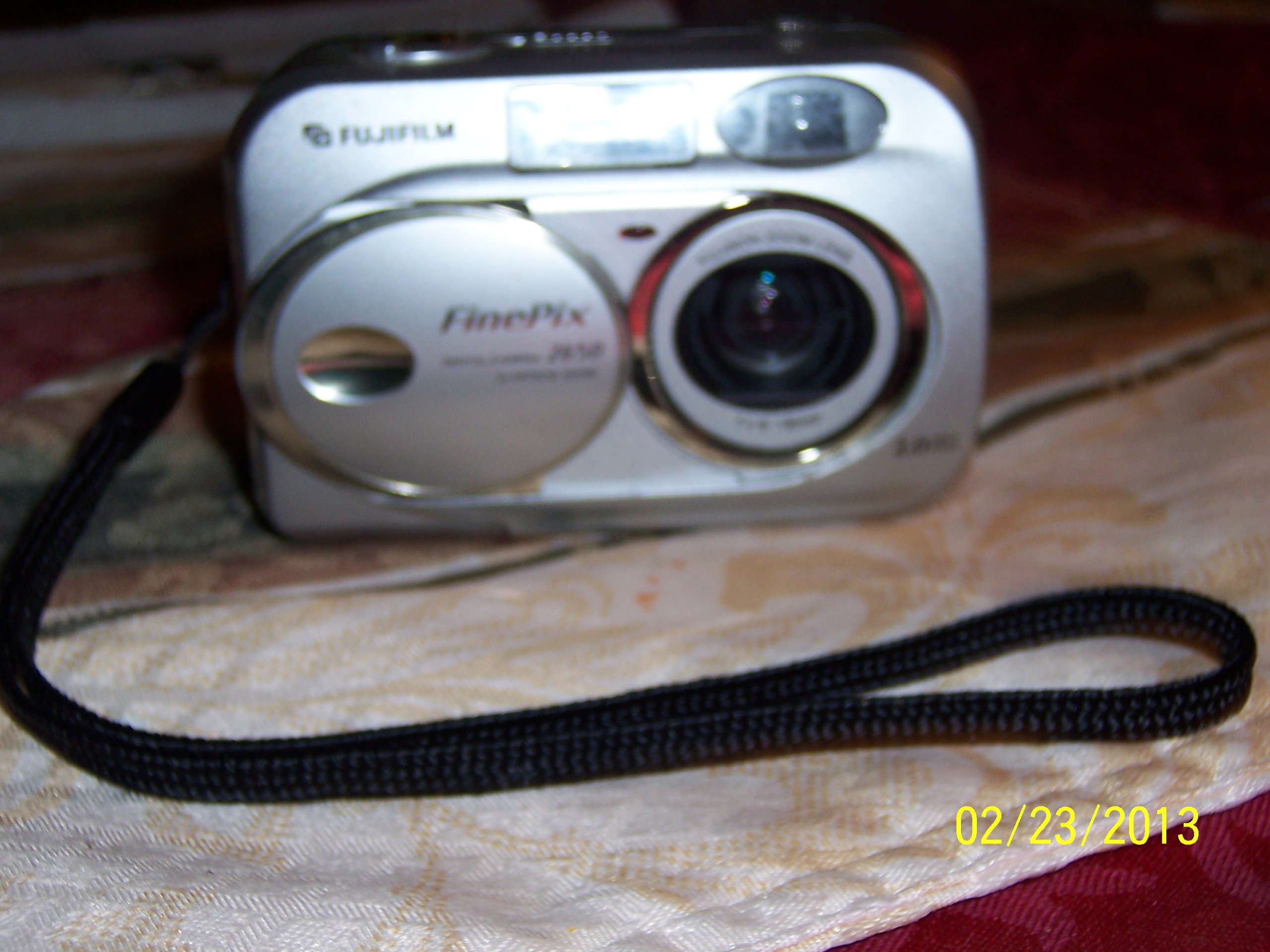 Amazon.com : FujiFilm FinePix A205 2MP Digital Camera w/ 3x
