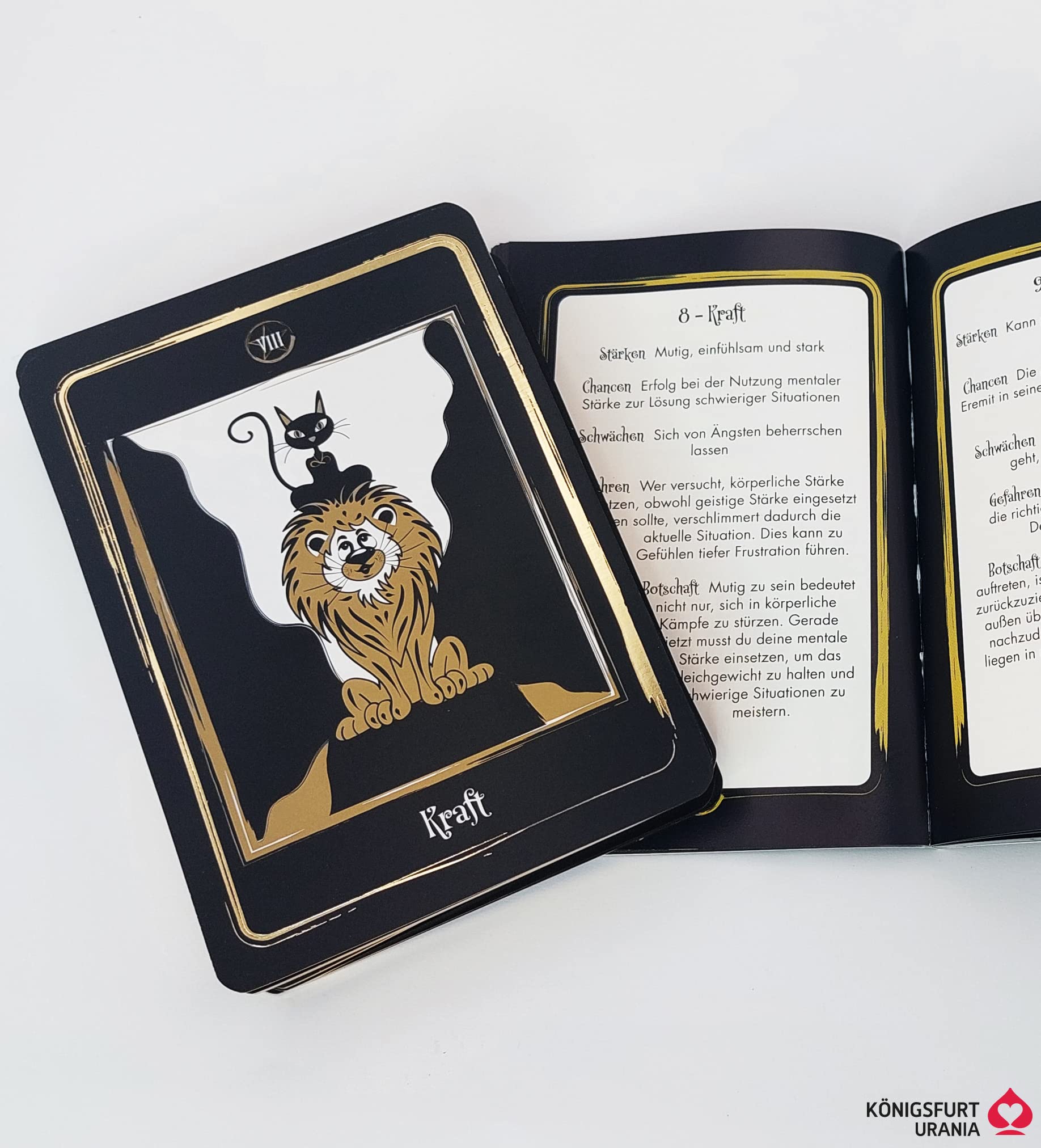 Golden Black Cat Tarot - Hochwertige Stülpdeckelschachtel mit Goldfolie: 78 Karten mit Golddruck und Booklet: 96 Seiten (Katzen Tarot, Tier Tarot)