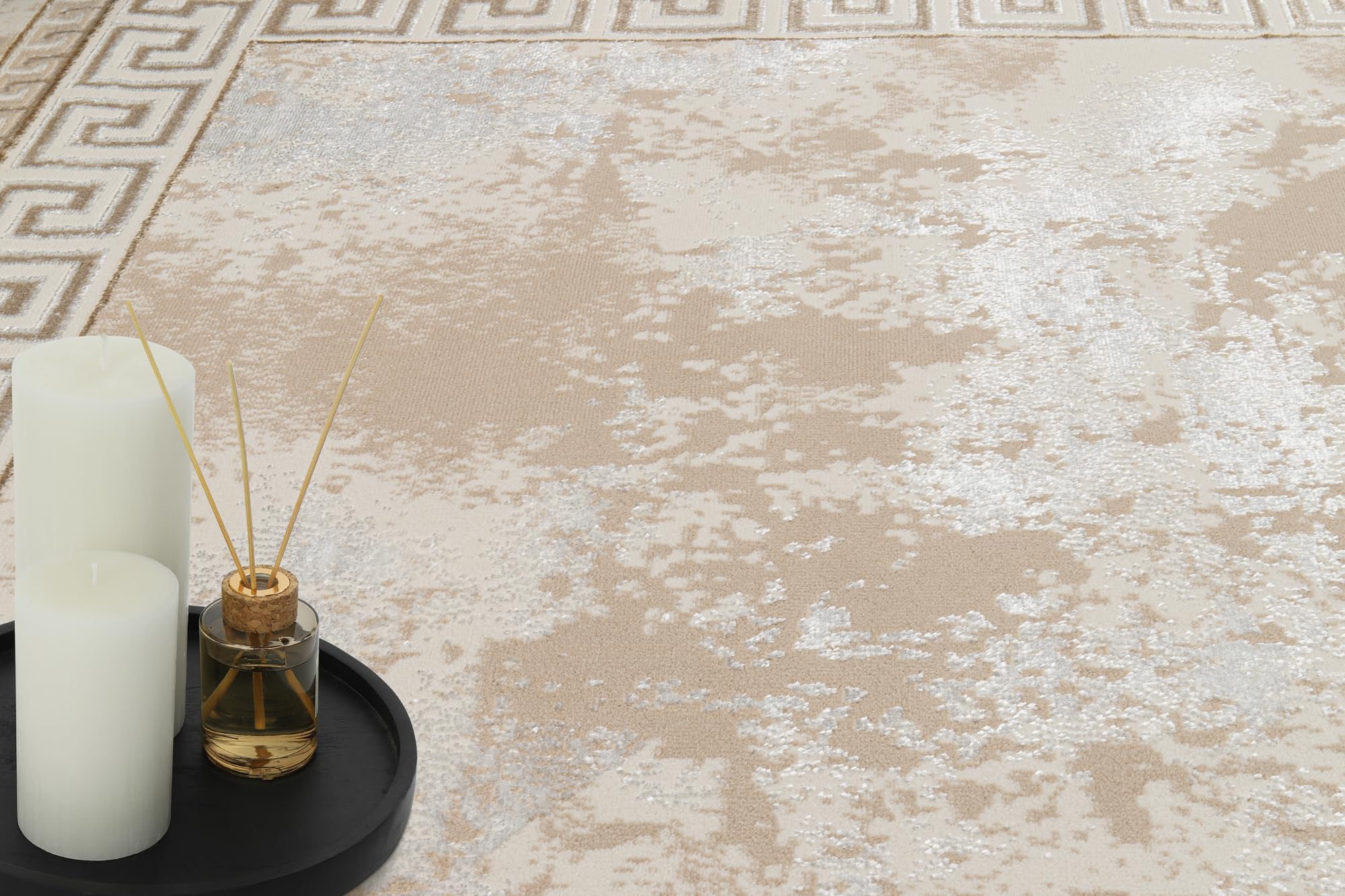 TAPISO Ares Tapis Poils Courts Design Traditionnel Vintage Beige Tacheté Bordure Effet 3D Brillant Doux Tapis Salon Chambre Oeko-TEX Résistant 140 x 200 cm