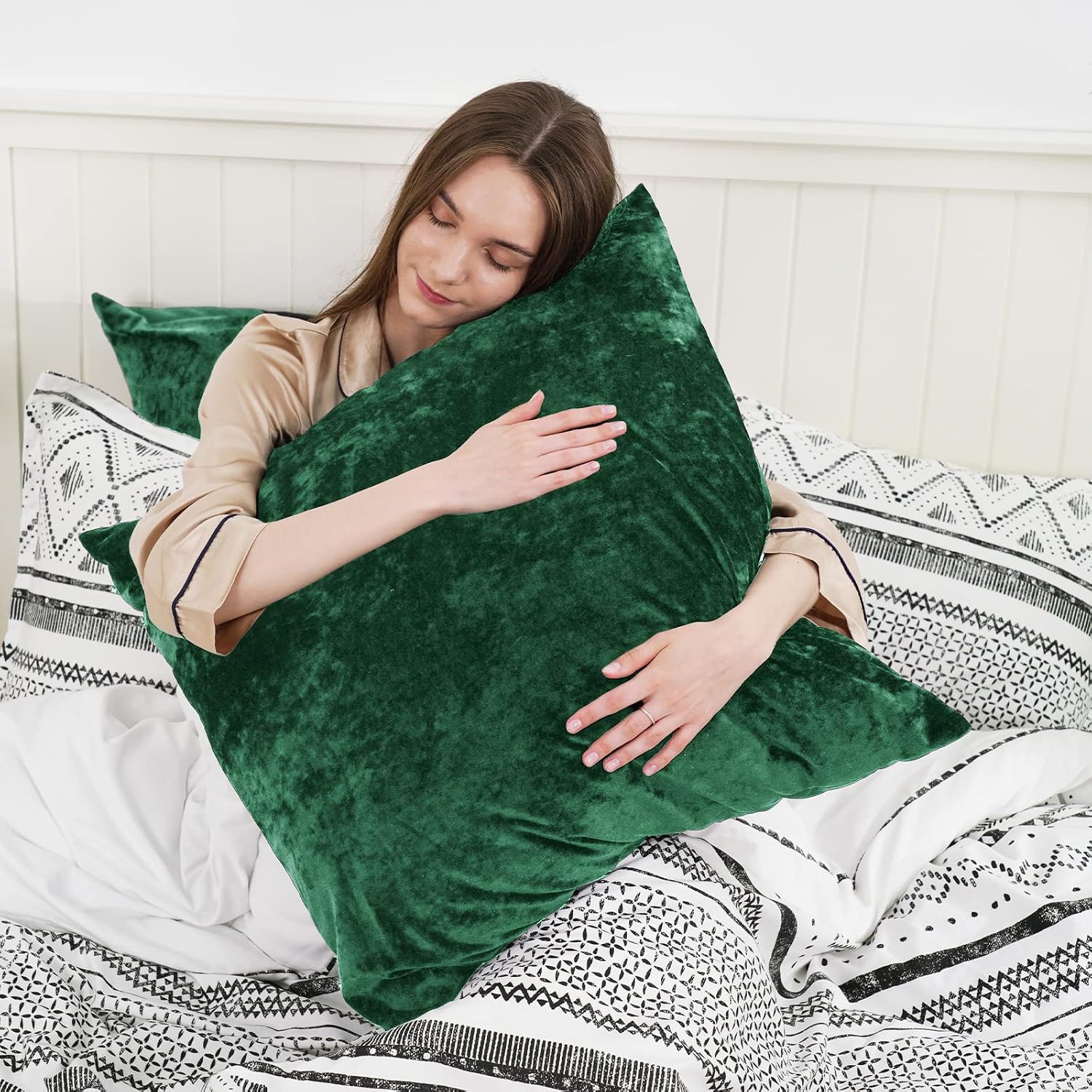 PHF Truly Velvet Throw Pillow Covers, 16"x16", No Insert, 2 Pack Color Gradient Cushion Covers, Ultra Soft Cozy Square Covers Shell for Luxurious Home Decorative, No Shedding, No Pilling, Green
