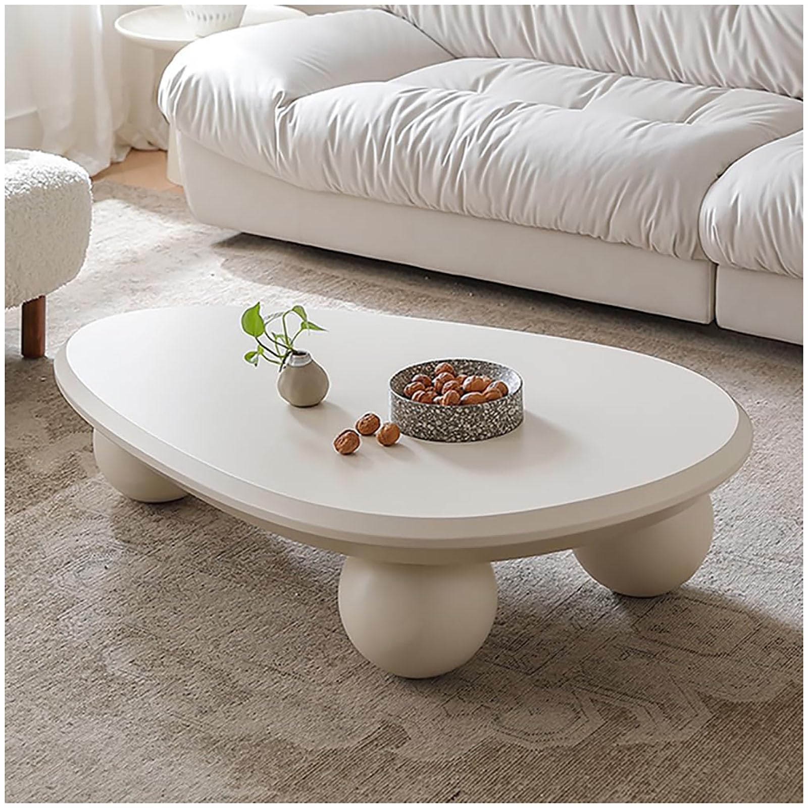 Table basse nuage stable à 3 pieds ronds maximisant l'espace de votre salon moderne