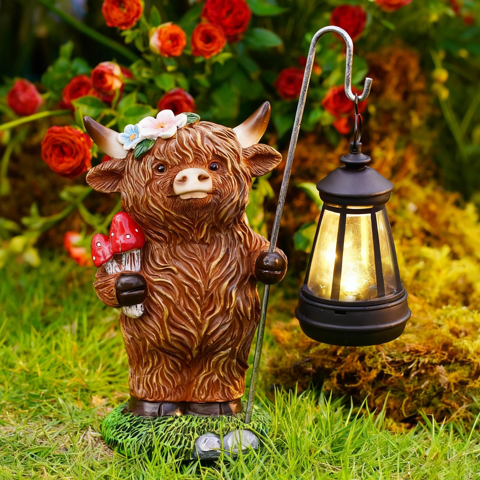 Yeomoo Highland Cow Gartenfiguren mit Solar Gartendeko für Draußen - Lustig Hochlandrind mit Solarlampen Pilz Garten Deko - Kuh Geschenke für Frauen Mama Männer Wetterfeste Balkon Deko Wohnzimmer