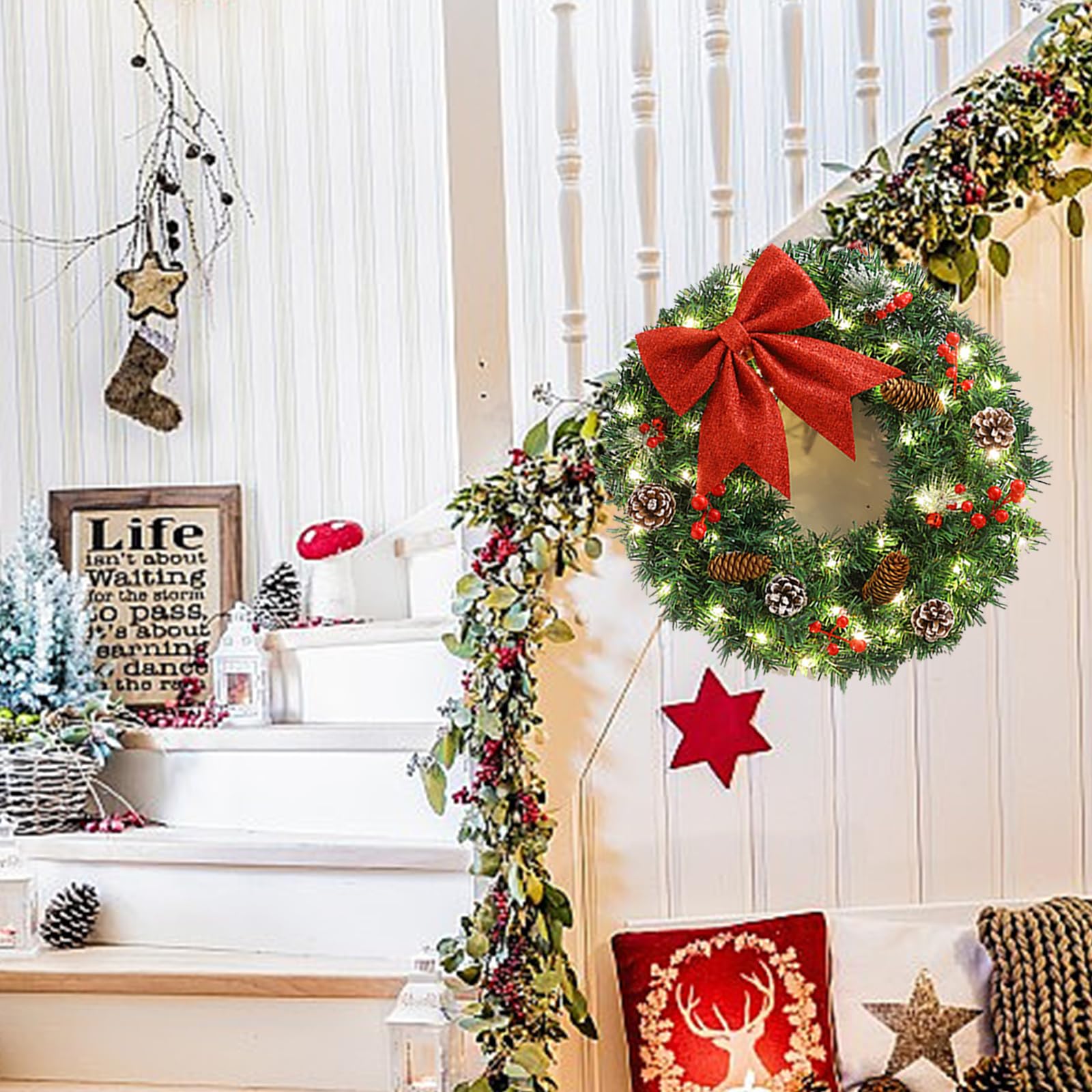 Corona de Navidad artificial preiluminada, guirnalda de Navidad artificial de 45 cm para puerta delantera con lazo rojo, piñas de pino, bayas rojas, 40 luces LED para decoración de Navidad en