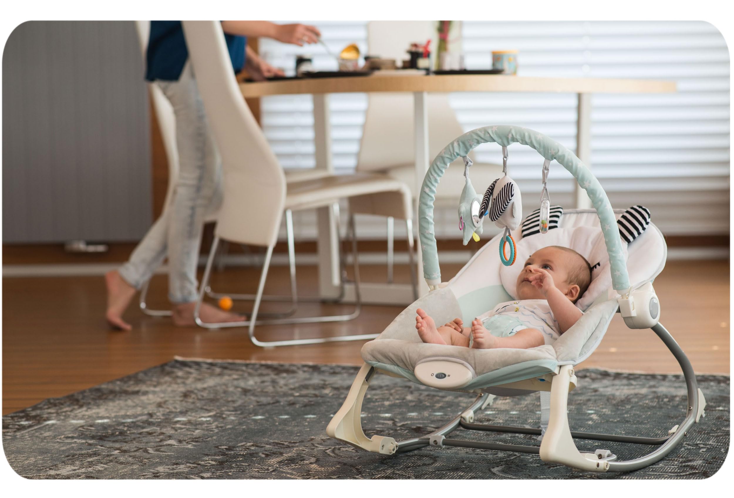 Nukido Babywippe Baby Wippe Babyschaukel Babyliege - mit Vibration und Spielzeugen - Rutschfeste Füße und 3-stufige Sicherheitsgurte - bis 18 kg Grau-Minze