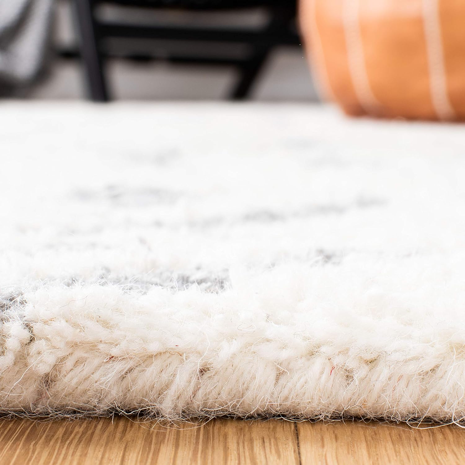 SAFAVIEH Casablanca Collection Runner Rug - 2'3" x 8', Ivory & Silver, Handmade Moroccan Wool, 0.5-inch Thick Ideal for High Traffic Areas in Living Room, Bedroom (CSB203G)