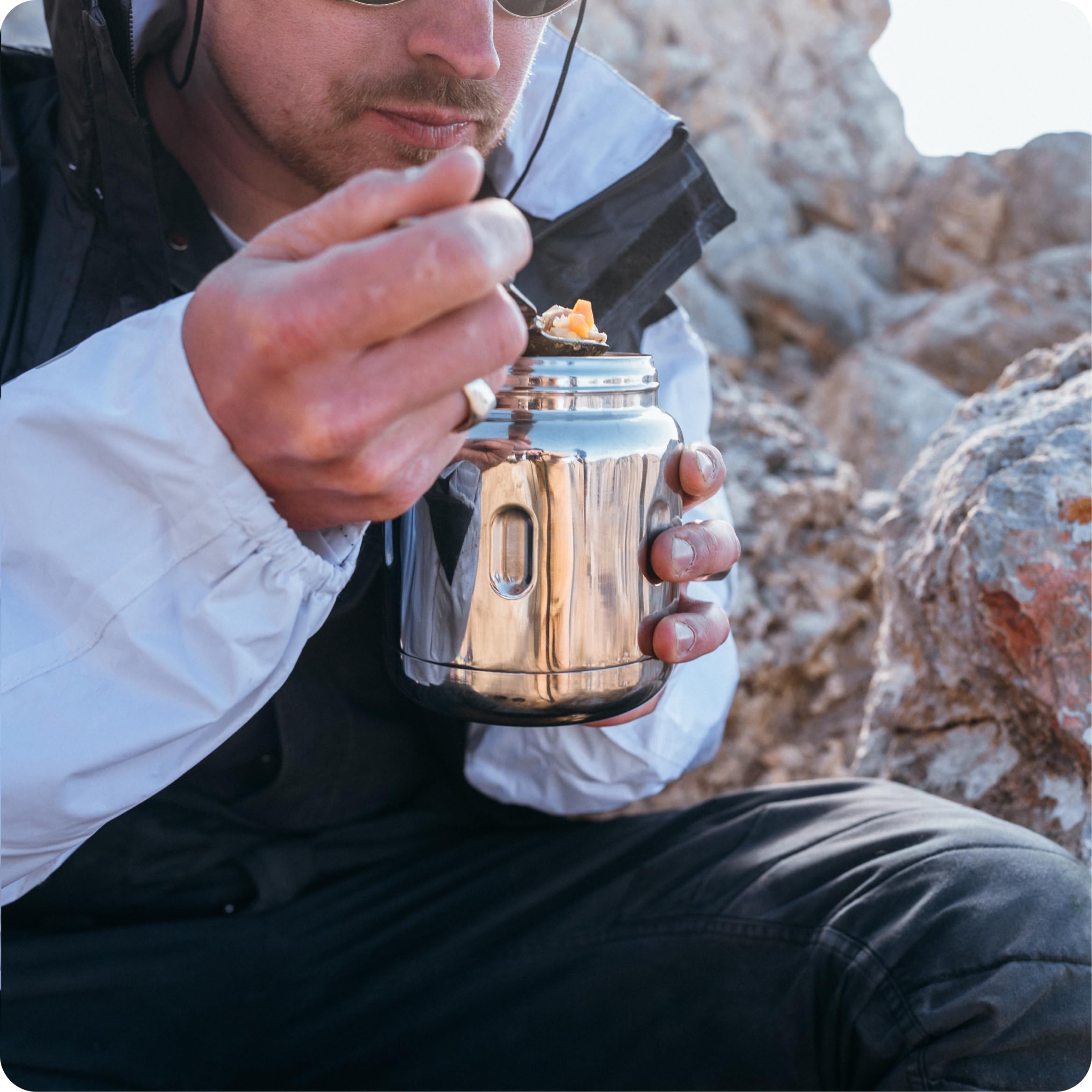 BOBBER 453.6 g Isolierter Edelstahl-Lebensmittelbehälter mit extra breiter Öffnung, integrierter Klapplöffel - auslaufsicheres Thermoglas für heiße Speisen - hält das Mittagessen 10 Stunden heiß, 15