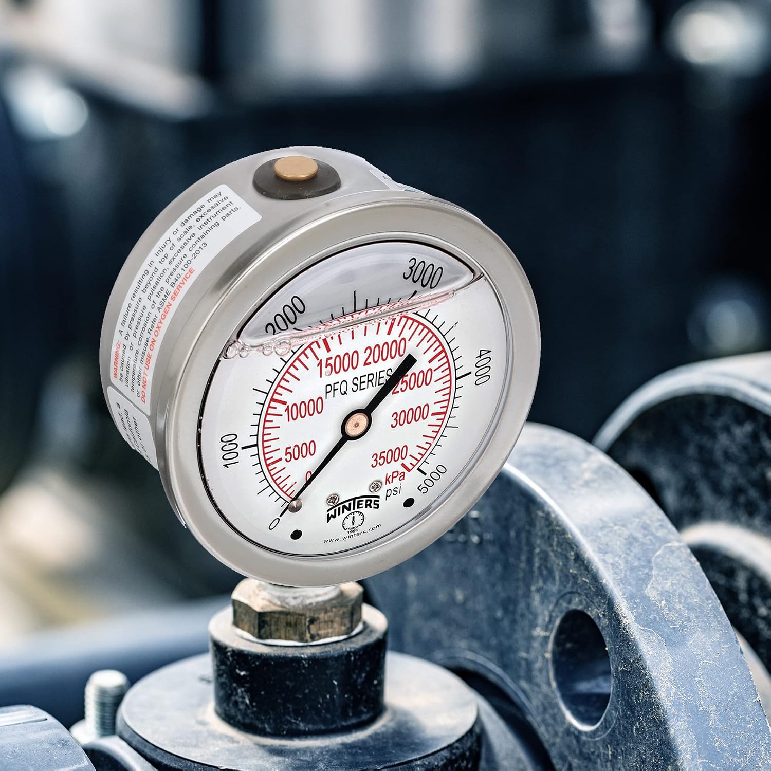Winters 2-1/2" Dial Size, Liquid Filled Industrial Pressure Gauge, Brass Internals, Stainless Steel Case, Dual Scale 0-5,000 psi/kPa, 1.5% Acc, 1/4" NPT Bottom Mount, Glycerin Filled Pressure Gauge