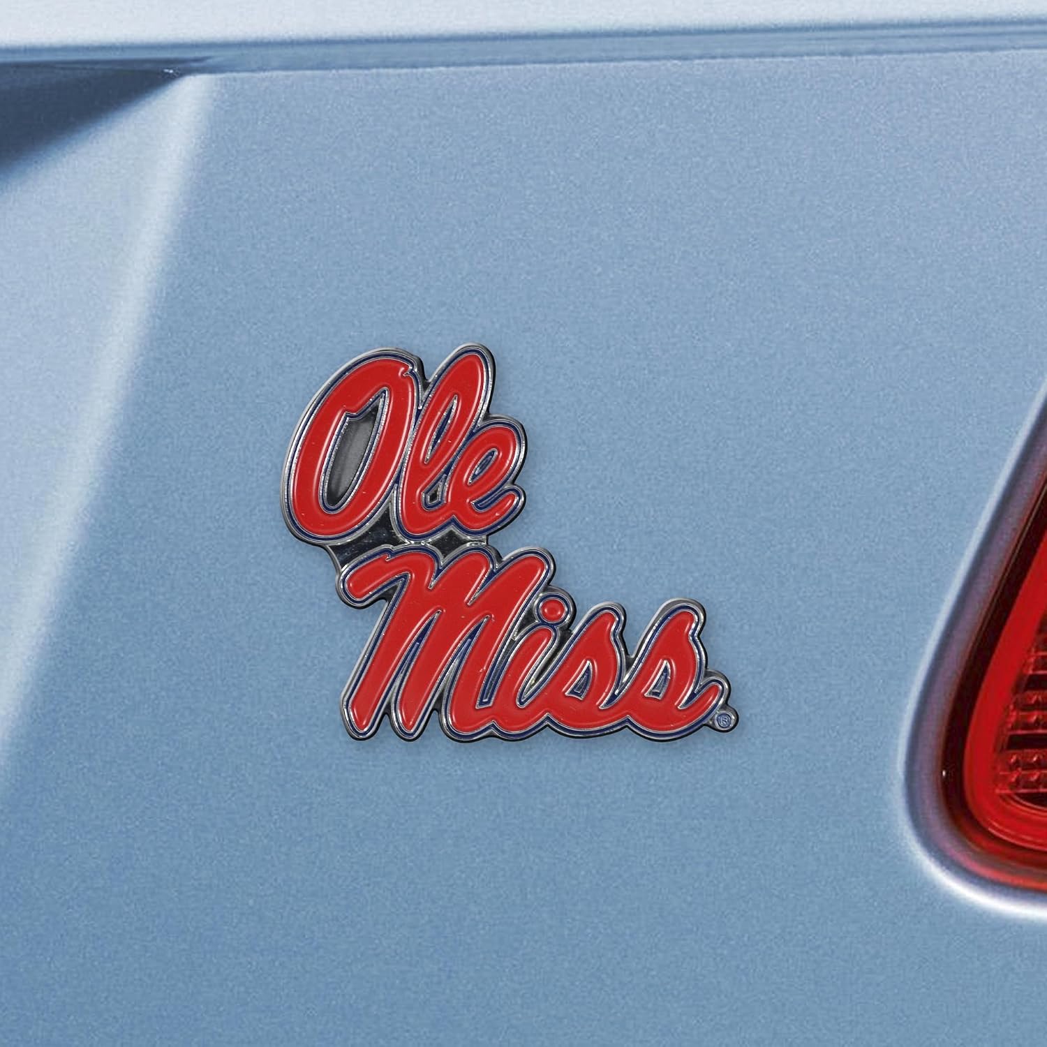 FANMATS NCAA 3D Color Metal Emblem, Diecut Team Logo Auto Emblem