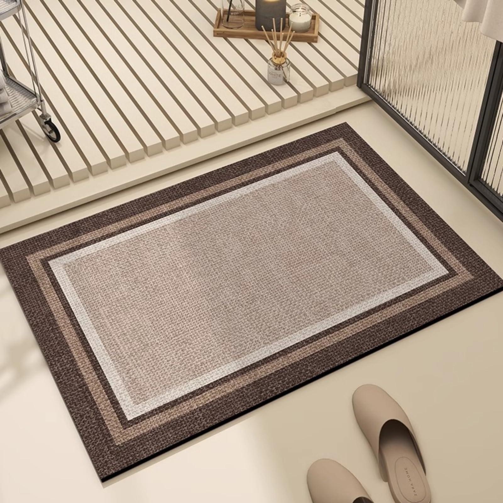 Tapis de salle de bain anti-glisse pour éviter les chutes et garder les pieds au sec