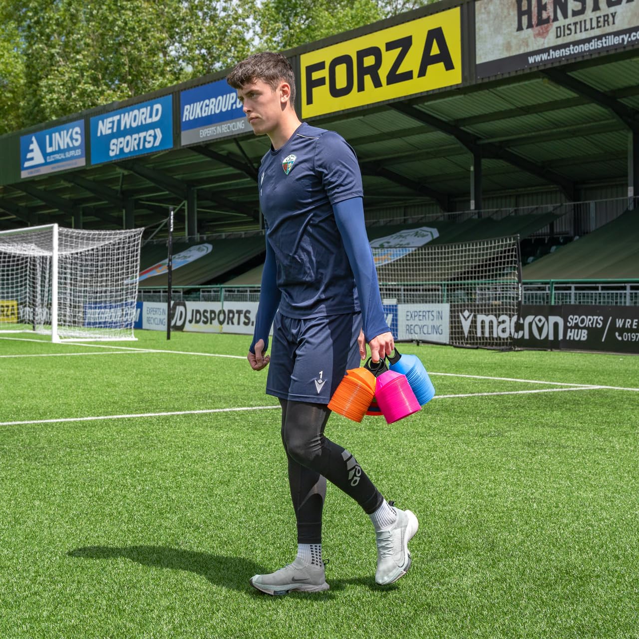 FORZA Mini Plots de Marquage pour Entraînement de Sport [Pack de 50/1000] | Cônes Durables et Polyvalents pour Le Football, Le Rugby et Plus | Support de Transport