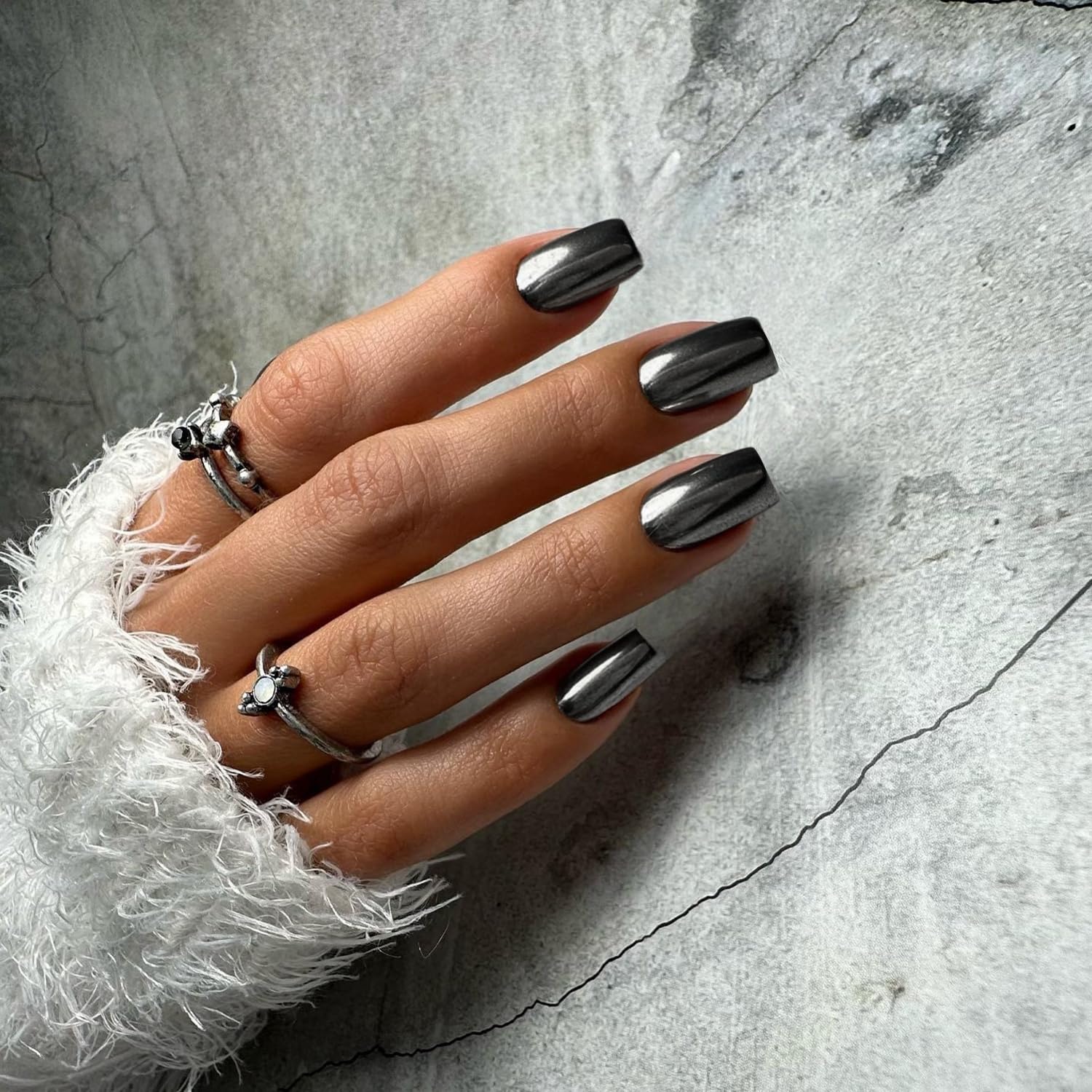KQueenest Chrome Black Press on Nails Short Medium Square Glitter Metallic False Nails Medium Coffin - Image 3