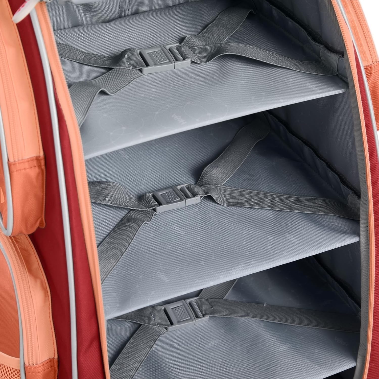 HABA Kinder-Schranktrolley Apricot mit 2 Rollen – Kinderkoffer aus recyceltem Polyester mit Schmutzwäschebeutel, 3 herausnehmbaren Böden und 4 Reißverschluss-Außentaschen – 2012725002