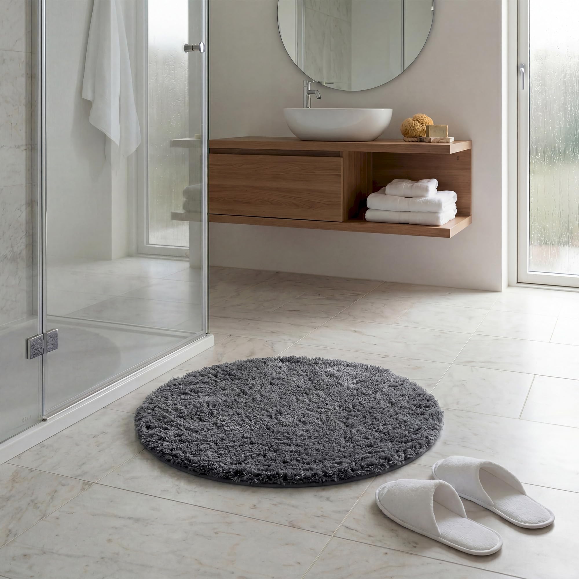Tappeto bagno rotondo Ø 56 cm, microfibra shaggy a pelo lungo, grigio, antiscivolo e assorbente, lavabile in lavatrice 30°C e asciugabile a bassa temperatura, adatto a riscaldamento a pavimento