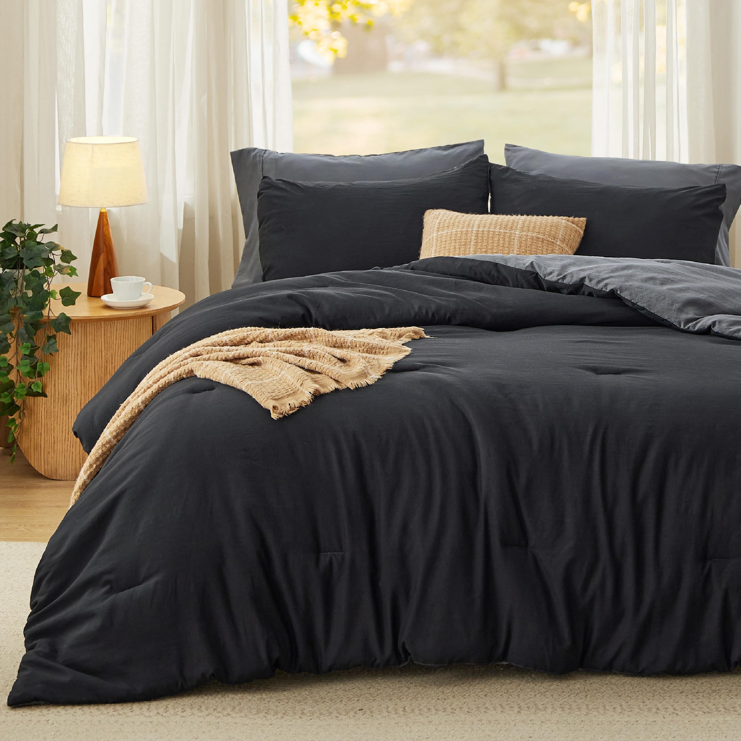 Bedsure Queen Comforter Set Prewashed Soft Bedding 3Pcs Black/Grey 90"x90"