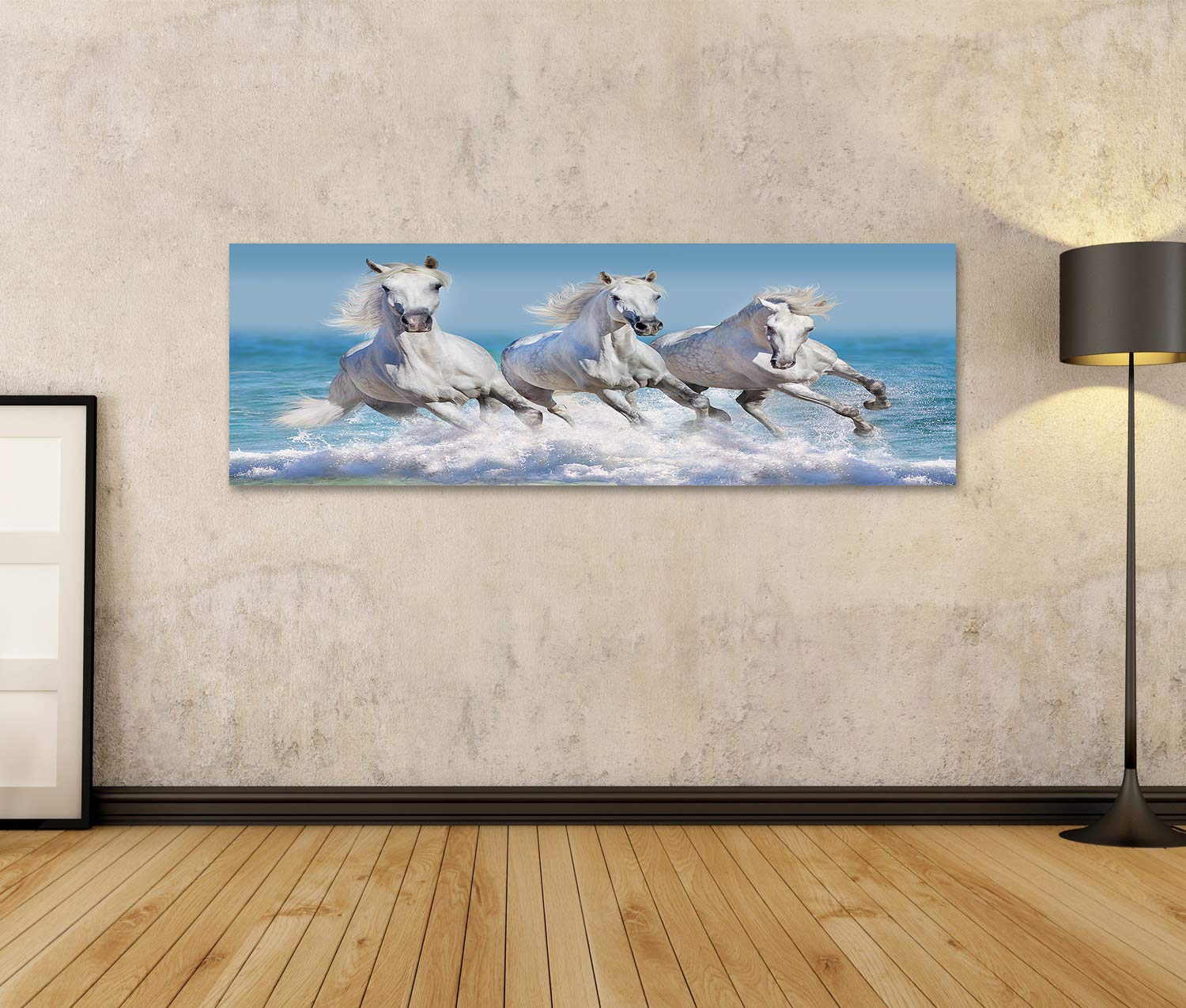 Cheval au galop dans les vagues Banque de photographies et d'images à