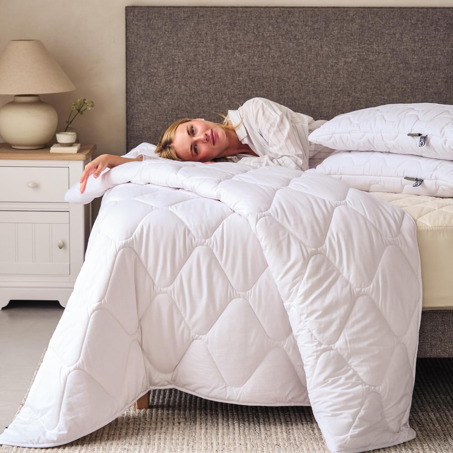 WOOLROOM Classic Warm Comforter Twin - 100% Natural Hypoallergenic Temperature Regulating Traceable Wool Comforter (14.7 oz/sq yd) - Cold Months/Cold Sleepers - Down/Feather Alternative