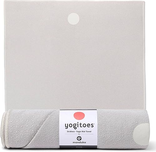 Manduka Yogitoes - Toalla para esterilla de yoga caliente, 71 pulgadas, agarre activado por humedad, puntas de silicona patentadas, altamente