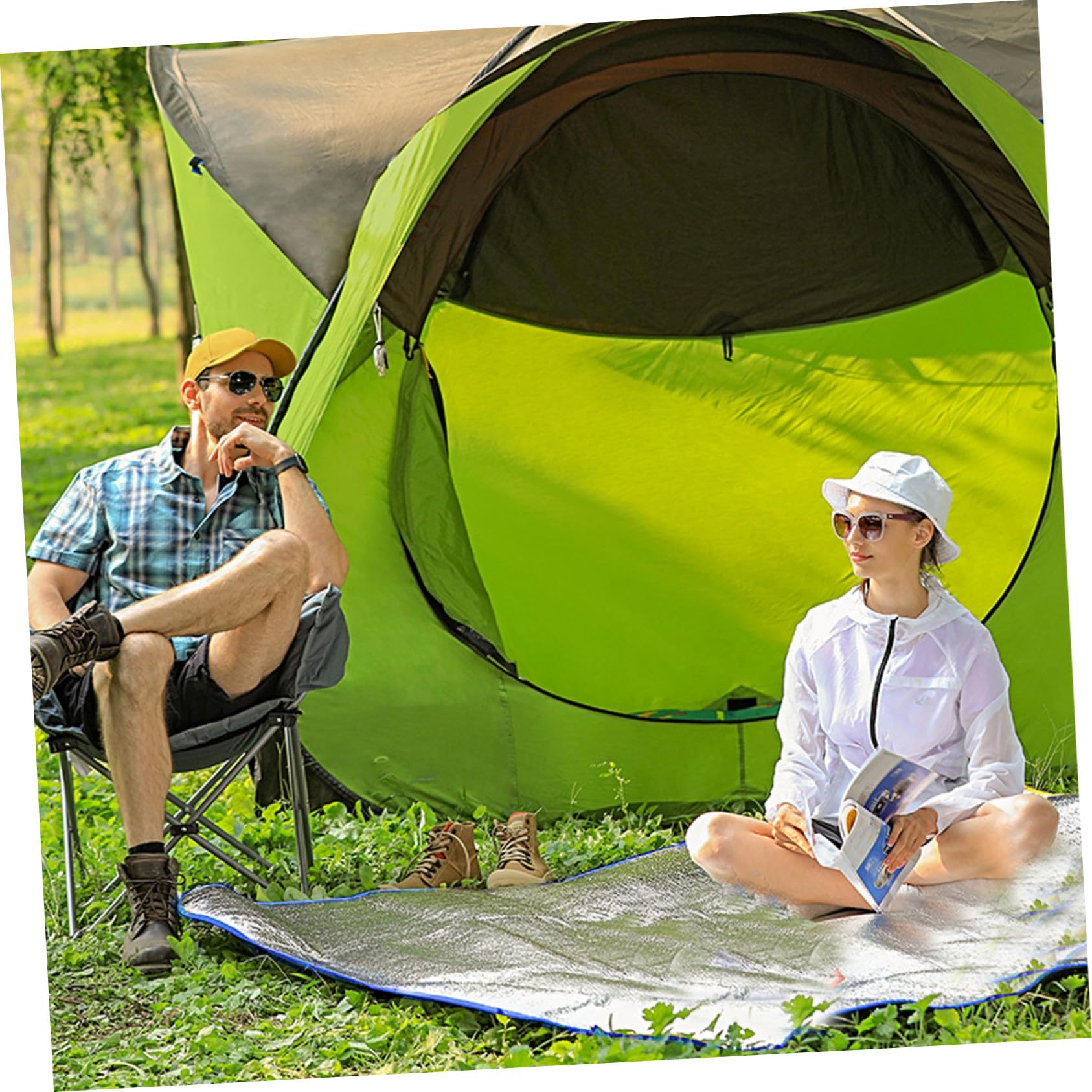 Mikinona Tappeto Picnic Antiumidità con Film Alluminio Materassino Campeggio Leggero e Pieghevole per Spiaggia Picnic e Attività Outdoor Protezione da Umidità e Sabbia Colore Casuale