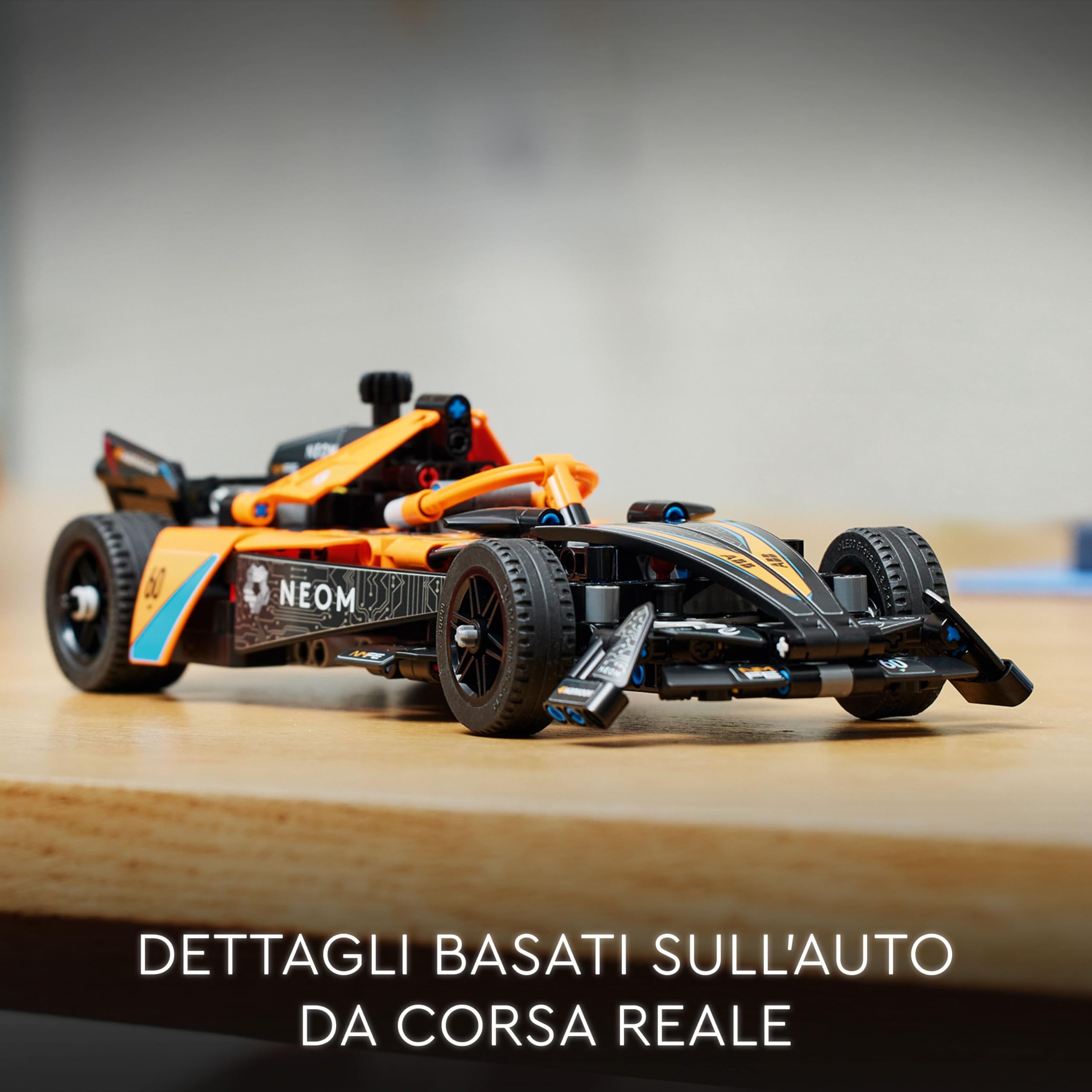 LEGO Technic NEOM McLaren Formula E Race Car, Macchina Giocattolo per Bambini e Bambine da 9 Anni in su, Modellino di Auto da Corsa F1 da Costruire e da Esposizione, Idea Regalo di Compleanno 42169