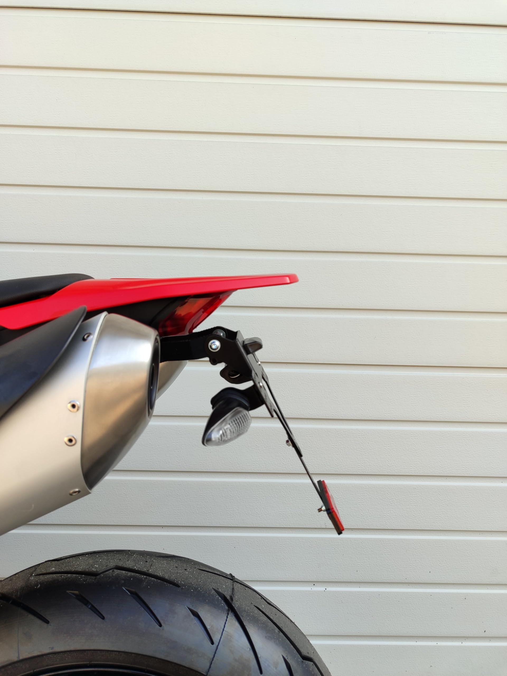kurzer Kennzeichenhalter für Ducati 698 Hypermotard RVE Mono Heckumbau Kennzeichenhalter kurz Tail Tidy Supermoto Motard kurzes Heck für Ducati OEM Blinker