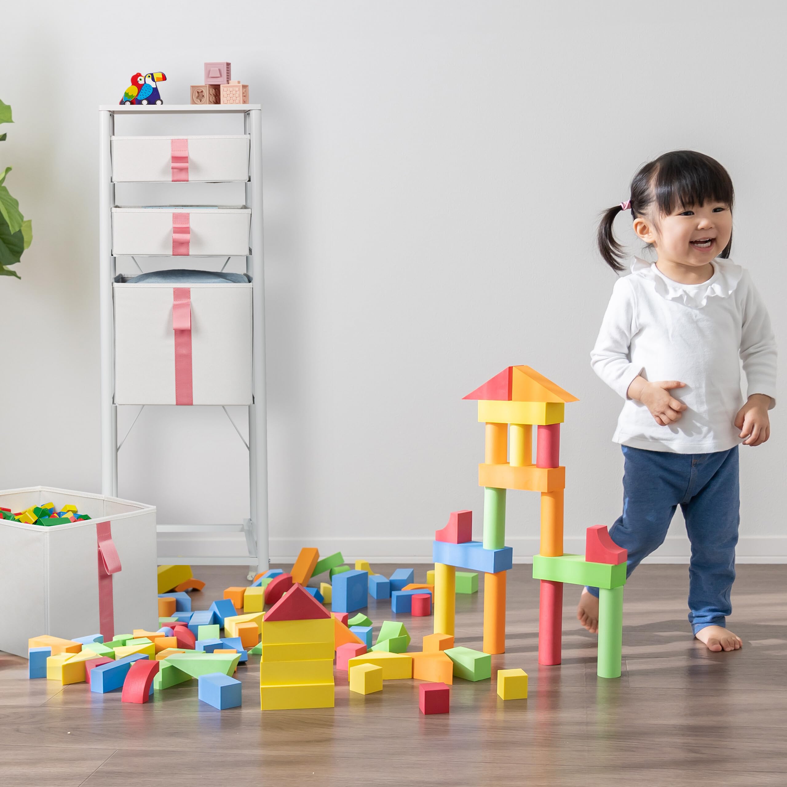 Relaxdays Kommode, Kinder, 4 Stoffschubladen, HBT: 109,5 x 36 x 40,5 cm, Schubladenschrank, Metallgestell, weiß/rosa