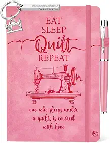 Quilter Gifts Women Quilting Journal Pink 200 Páginas Caderno A5 forrado com caneta e chaveiro, presentes temáticos de colcha, presente de aniversário inspirador para amantes de colcha de esgoto