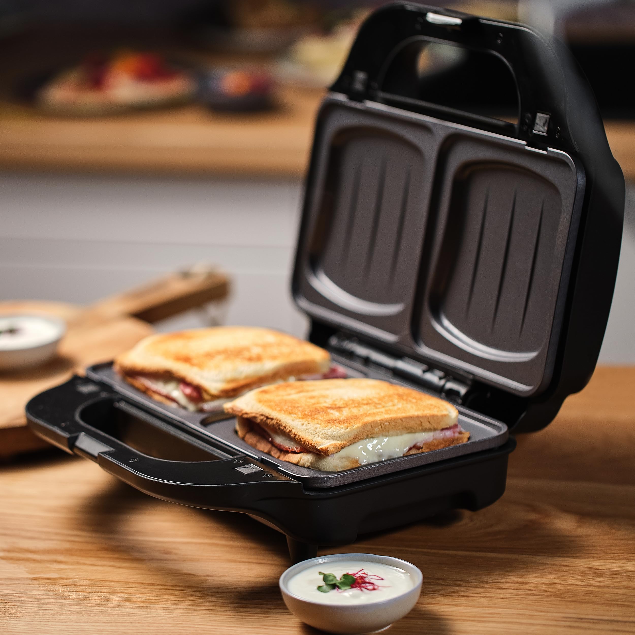 ETA Sandwichmaker 4 in 1 I Sorento I Antihaftbeschichtung für leichte Reinigung ohne Anbrennen I 900 Watt I Waffeleisen, Grill und vieles mehr