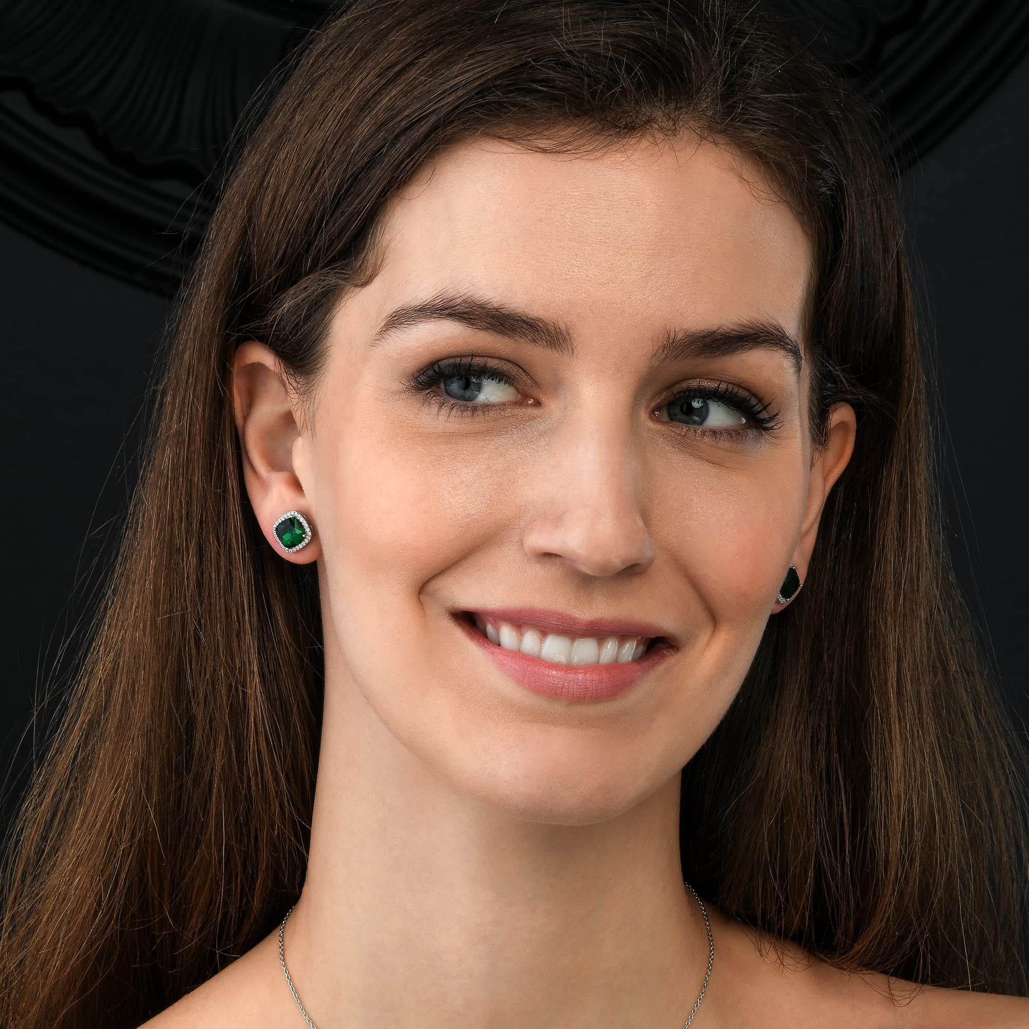 Diamond Treats Strahlenkranz-Ohrstecker aus 925 Sterling Silber mit Cubic Zirkonia in Weiß, Blau, Grün, und Rot, massive Silber bunte Ohrstecker für Damen