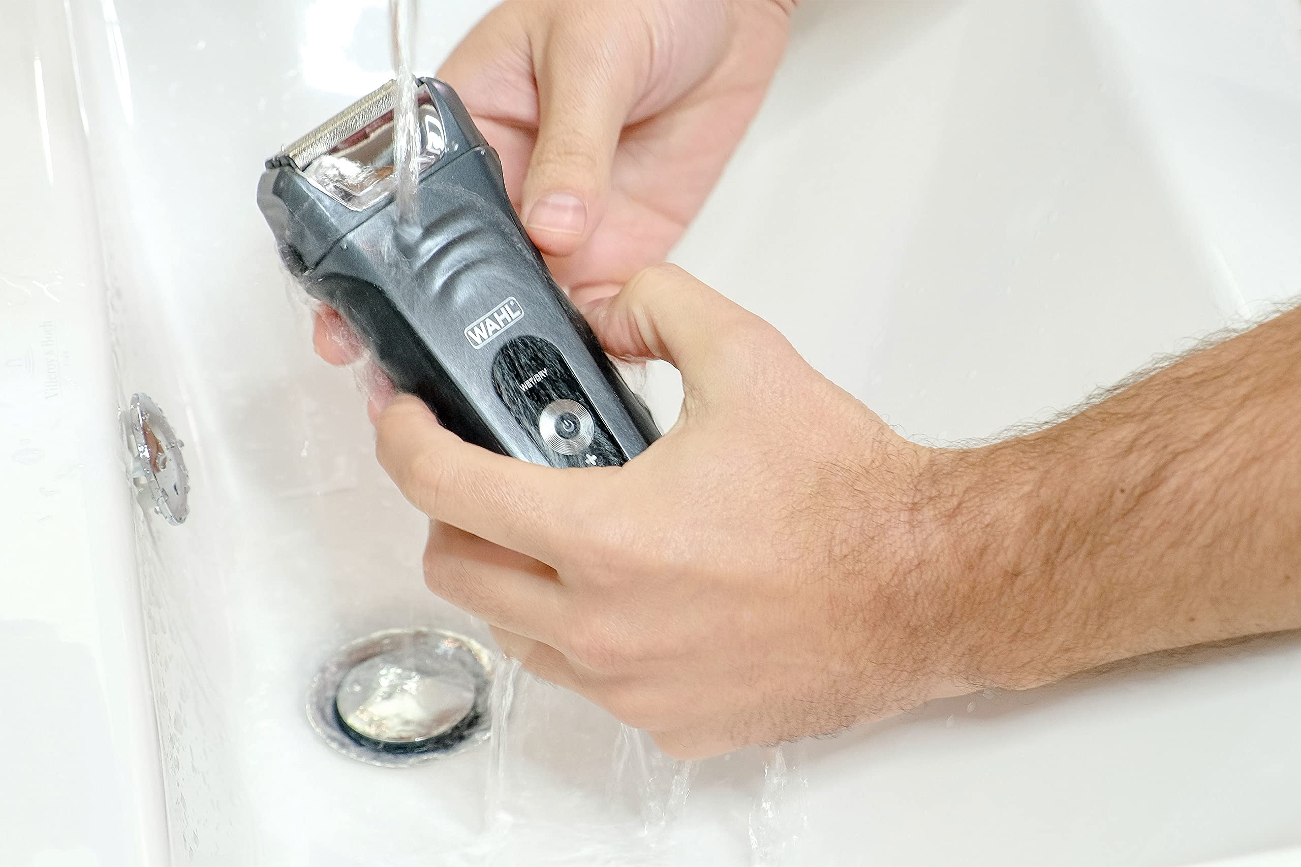 Wahl Aqua Shave Wet/Dry Shaver, rasoio da uomo, rasoio elettrico per uomo, rasoio per barba, lamina flessibile, impermeabile, facile da pulire, impugnatura in gomma, display LED di alimentazione