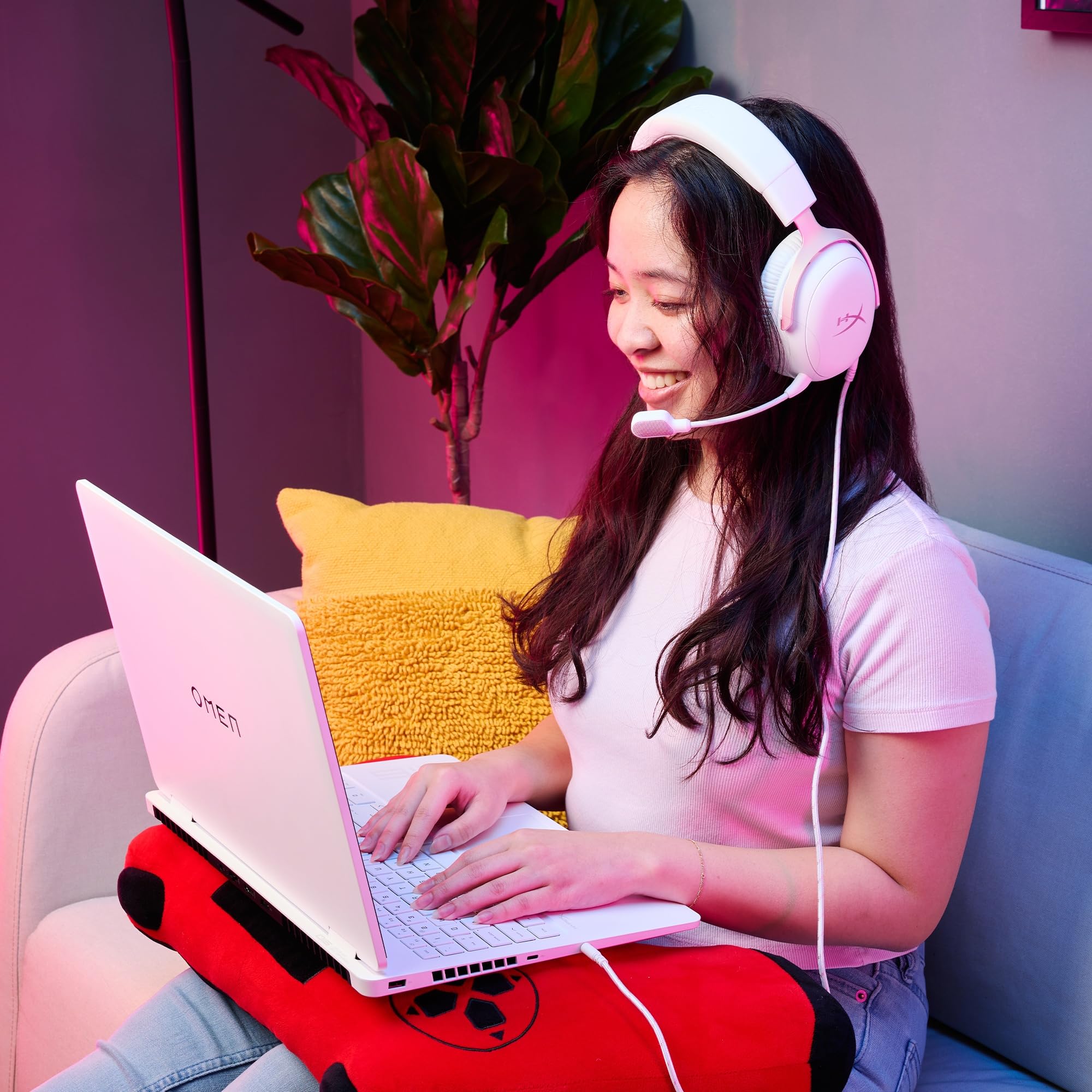 HyperX Cloud III, Casque Gaming Filaire, PC/PS5/Xbox Series X|S, DTS Headphone:X, Haut parleurs inclinés 53 mm, Micro 10 mm antibruit, USB-C/USB-A/3,5 mm, Blanc et Rose