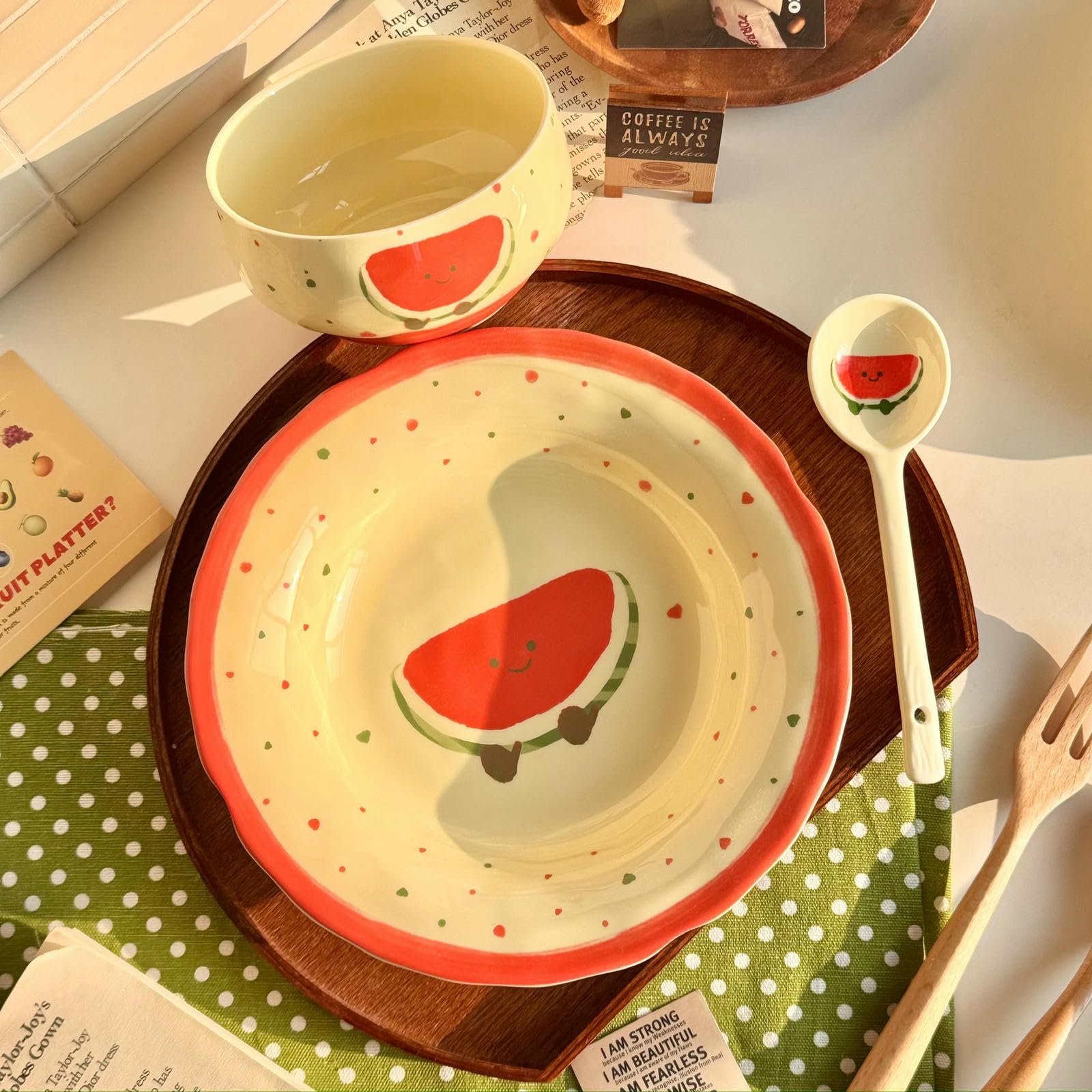 Los bonitos cuencos redondos de cerámica bajo vidriado son frescos y encantadores para uso doméstico, cuencos de sopa grandes de 8.5 pulgadas con orejas.