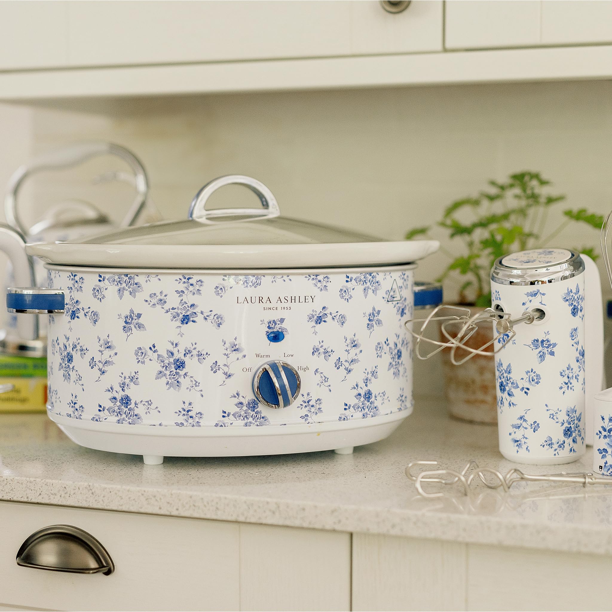Laura Ashley Mijoteuse Electrique 6,5 Litres avec Imprimé China Rose par VQ - Slow Cooker pour 8 à 10 Personnes, Économique en Énergie, avec 3 Réglages de Température et un Couvercle en Verre Trempé
