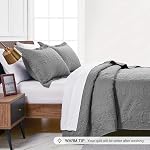 Love's cabin King Couvertures de lit grises de taille - Lit souple Summer Quilt Lightweight Microfibre Bedspread- Style moderne Coin motif couverture pour toute la saison - 3 Pièce (1 Couette, 2 Shams d'oreiller)