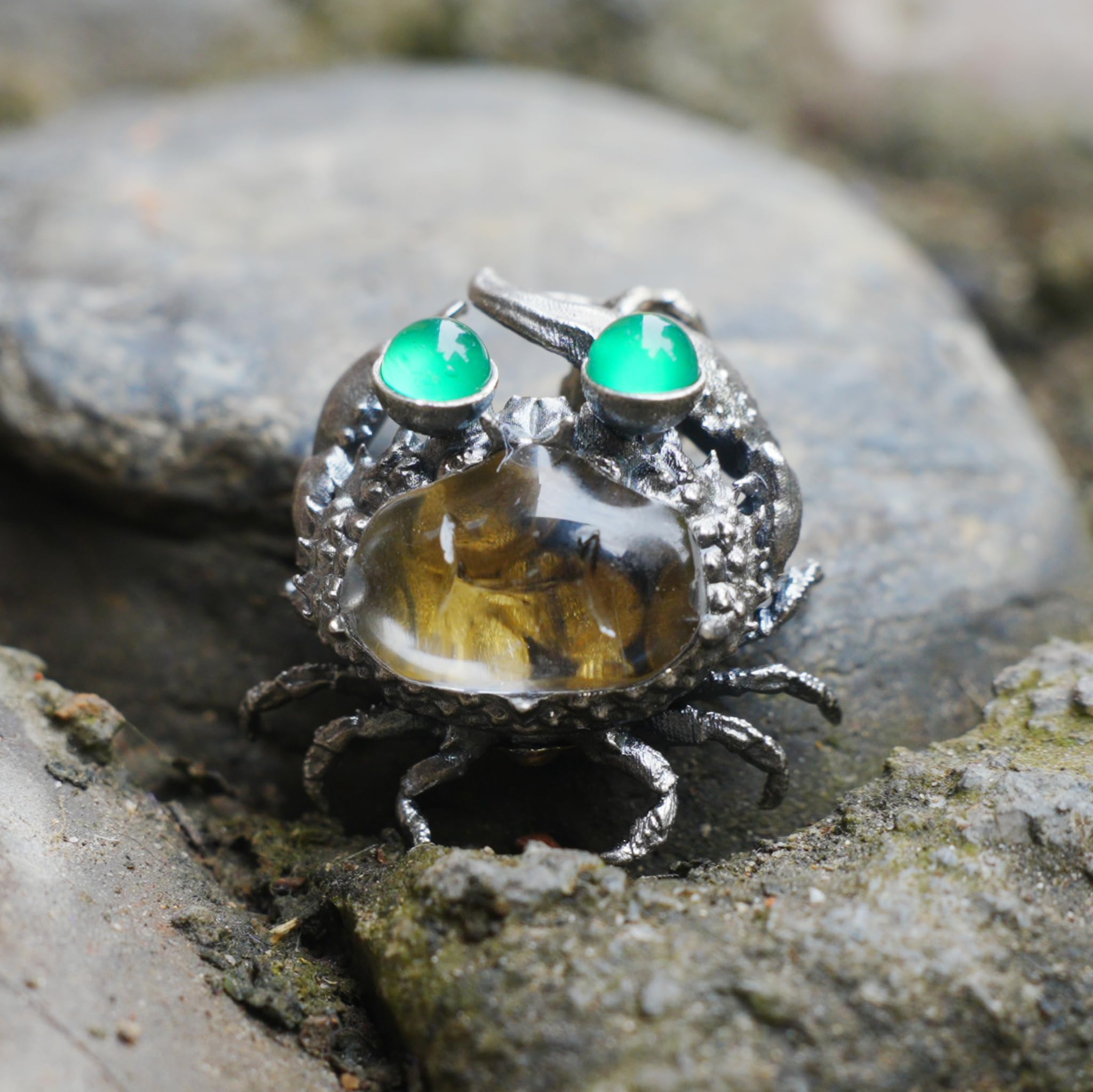 Generisch 925 Sterling Silber Krabben Anhänger mit Bergkristall und grünem Achat, handgefertigte Tier Halskette im maritimen Design, Unisex Schmuckstück