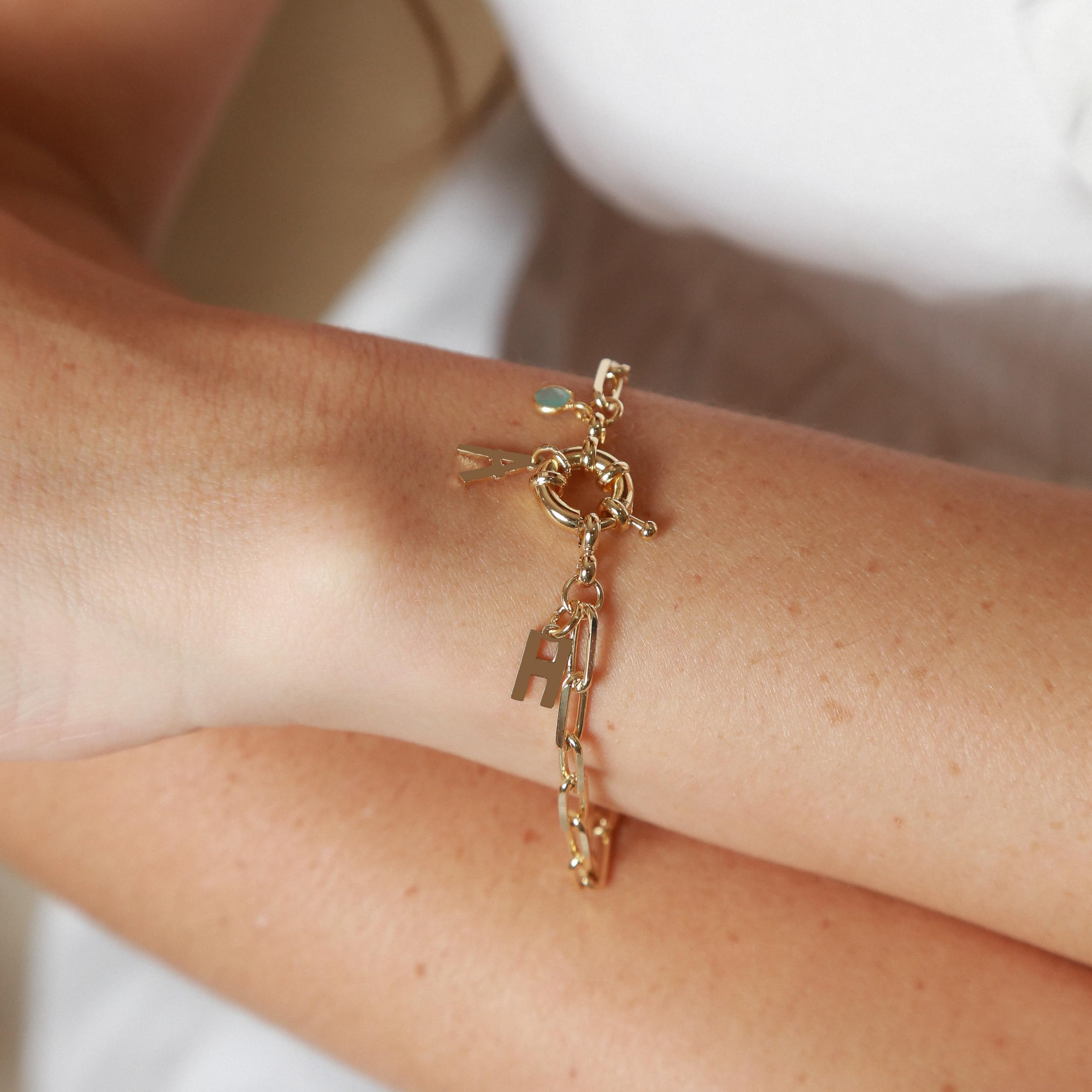 Pulsera Marinera Initials y mini stone Onix, letra inicial, cadena de eslabones diamantados, cierre resort/reasa/marinera, piedra natural, personalizado, hand made