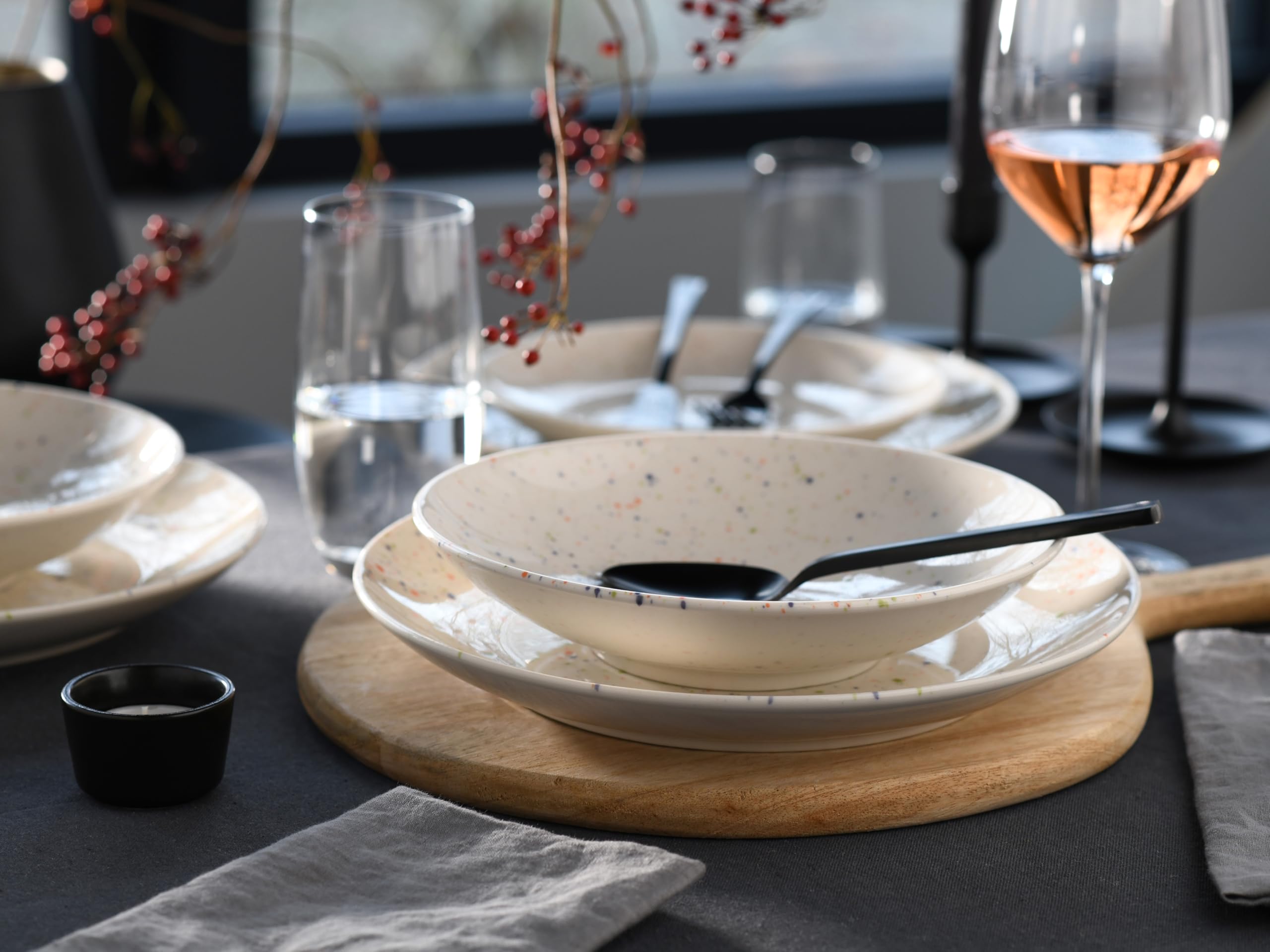 CreaTable, 24263, seria Confetti białe, 16-częściowy zestaw naczyń dla 4 osób, serwis kombi z kamionki, nadaje się do mycia w zmywarce i używania w kuchence mikrofalowej, wysokiej jakości produkcja