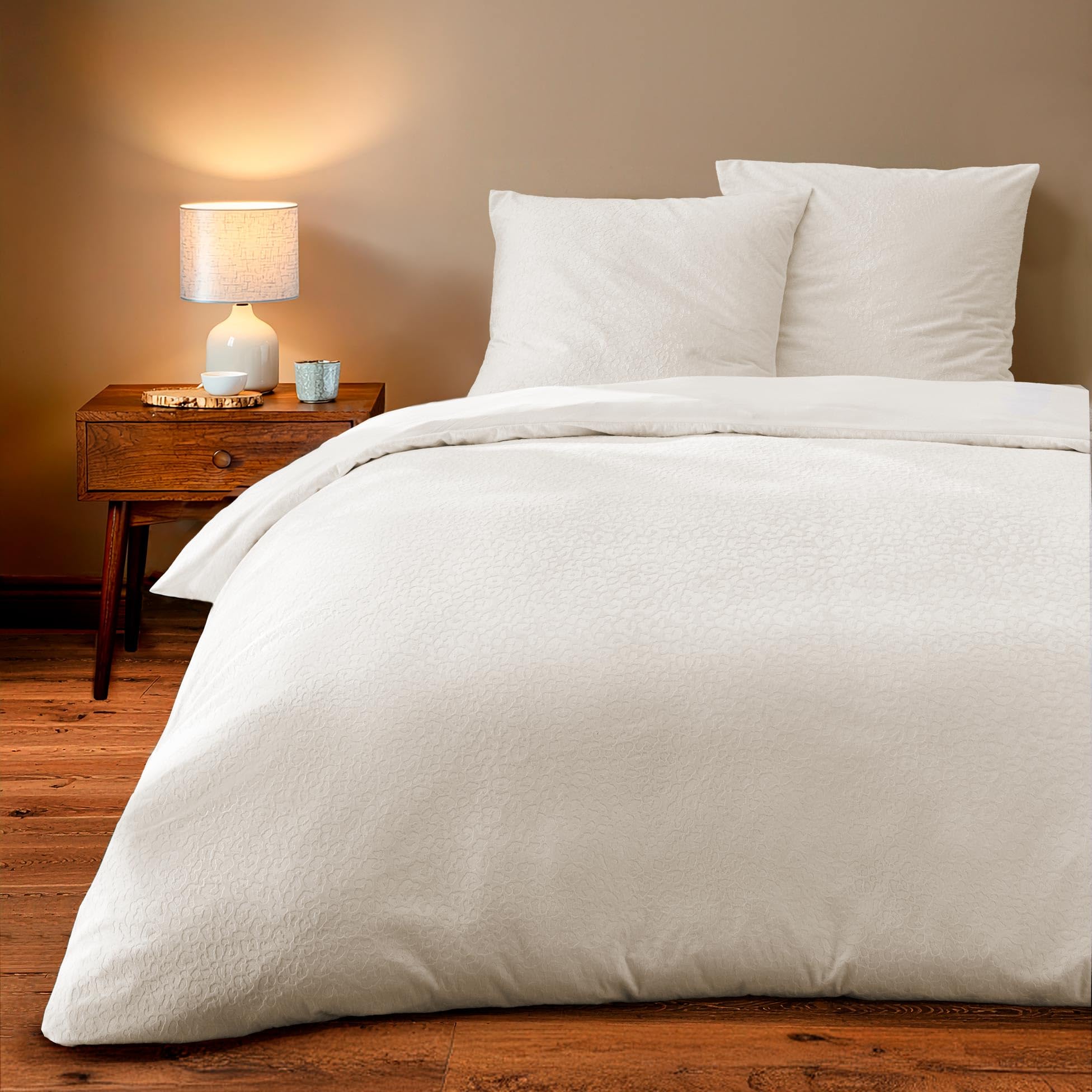 Parure de lit velours 240x220 cm pour créer une ambiance cocooning hivernale fauve et ivoire