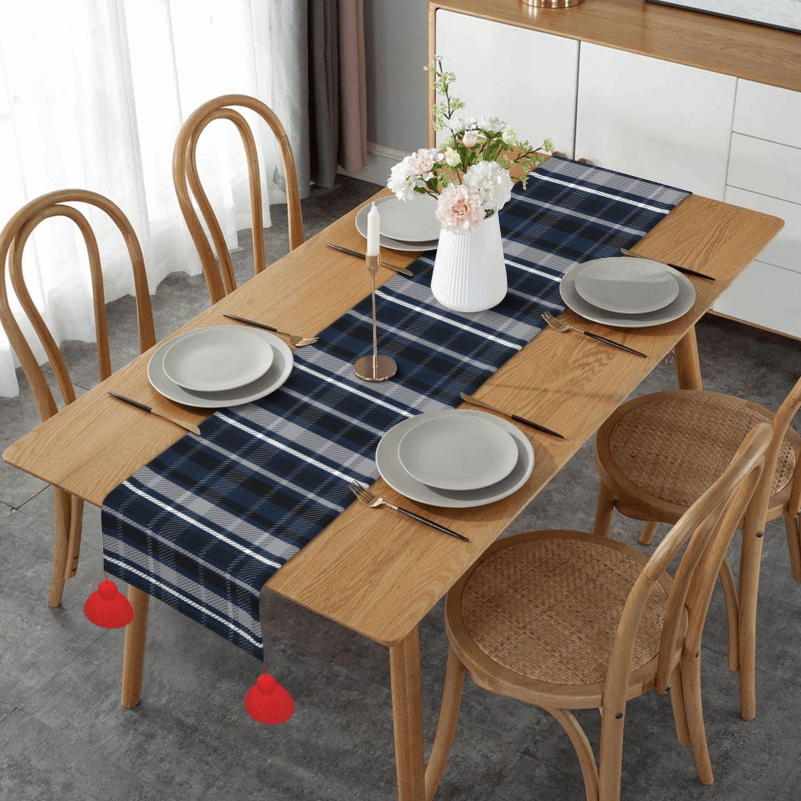 Chemin de table bleu foncé antidérapant avec pompons pour table de cuisine et salle à manger