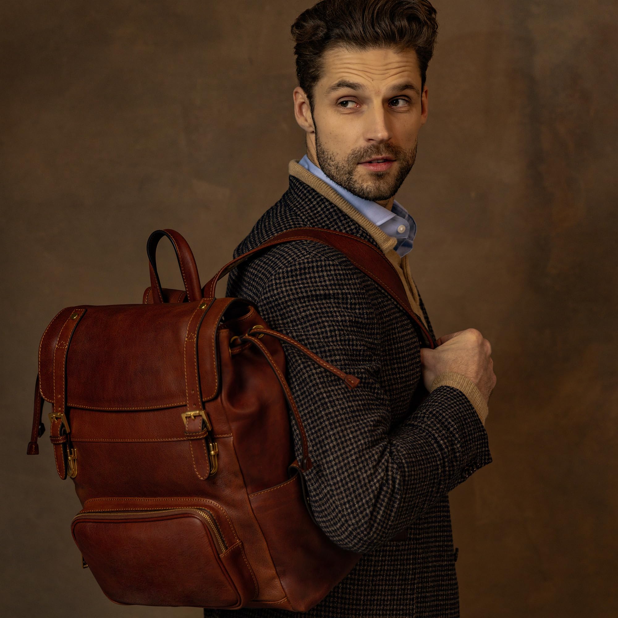 Time Resistance Mochila para Mujer y Hombre - Bolso Casual para el Trabajo, Colegio o Universidad - Cuero de Grano Entero y Correas Ajustables, Color Coñac