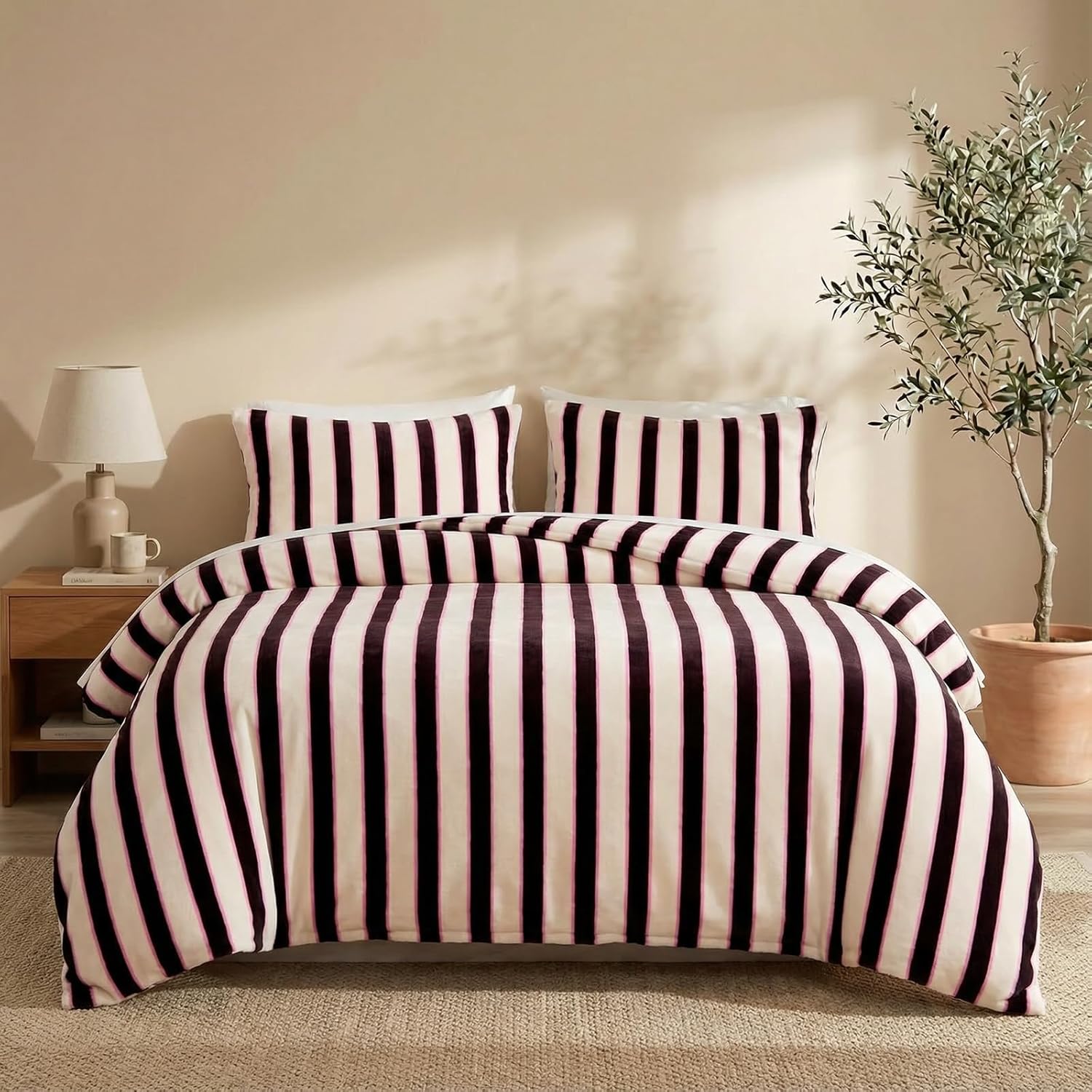 Bedbay Striped King Comforter Set Velvety Fleece Comforter Set Modern Style Striped Beding with 2 Pillowcases Lightweight 3 Pcs Boho Bedding Quilt Farmhouse Fluffy Bed Set for All Seasons