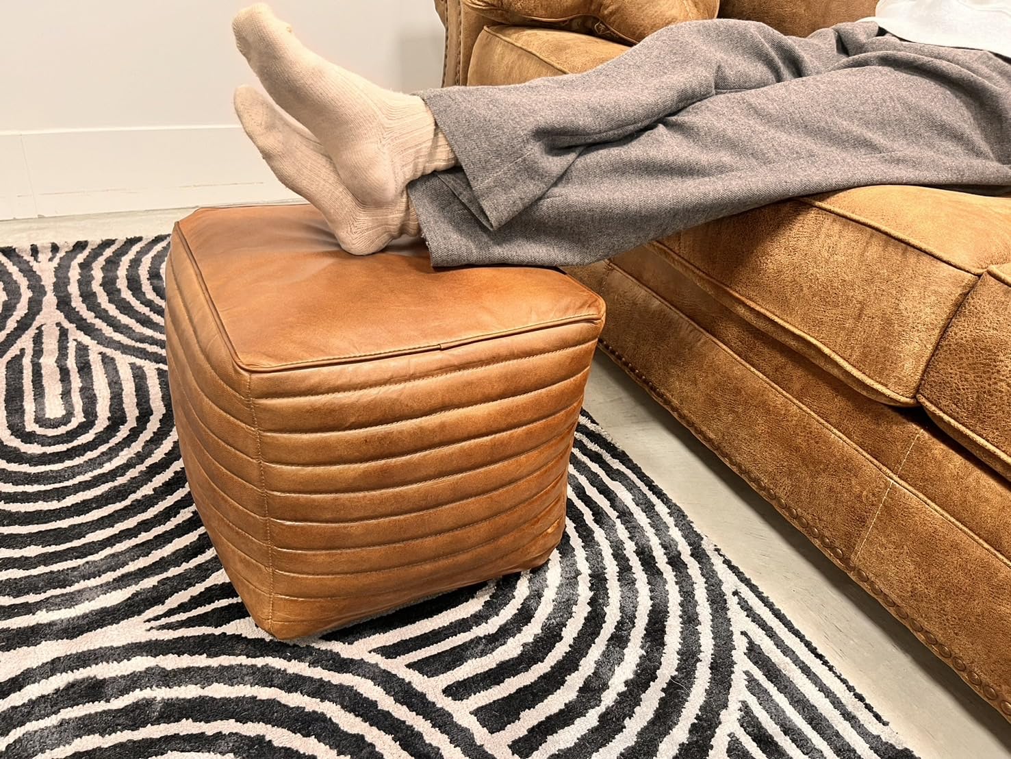 Amazon｜本革 スクエアプーフ 落ち着いた おしゃれ (ブラウン), 2360  